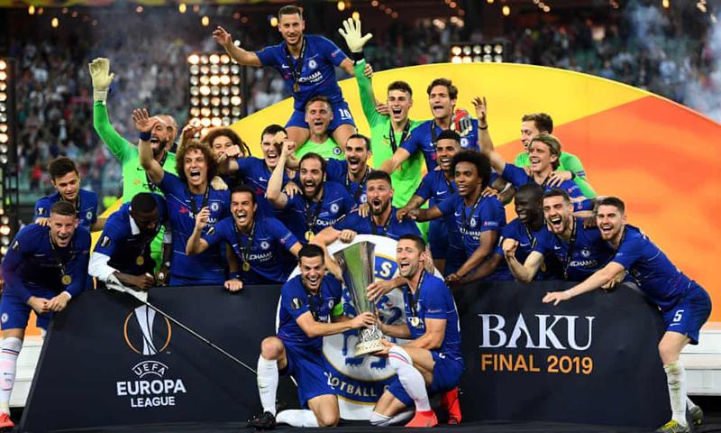 Roman Abramovich chúc mừng Chelsea vô địch
