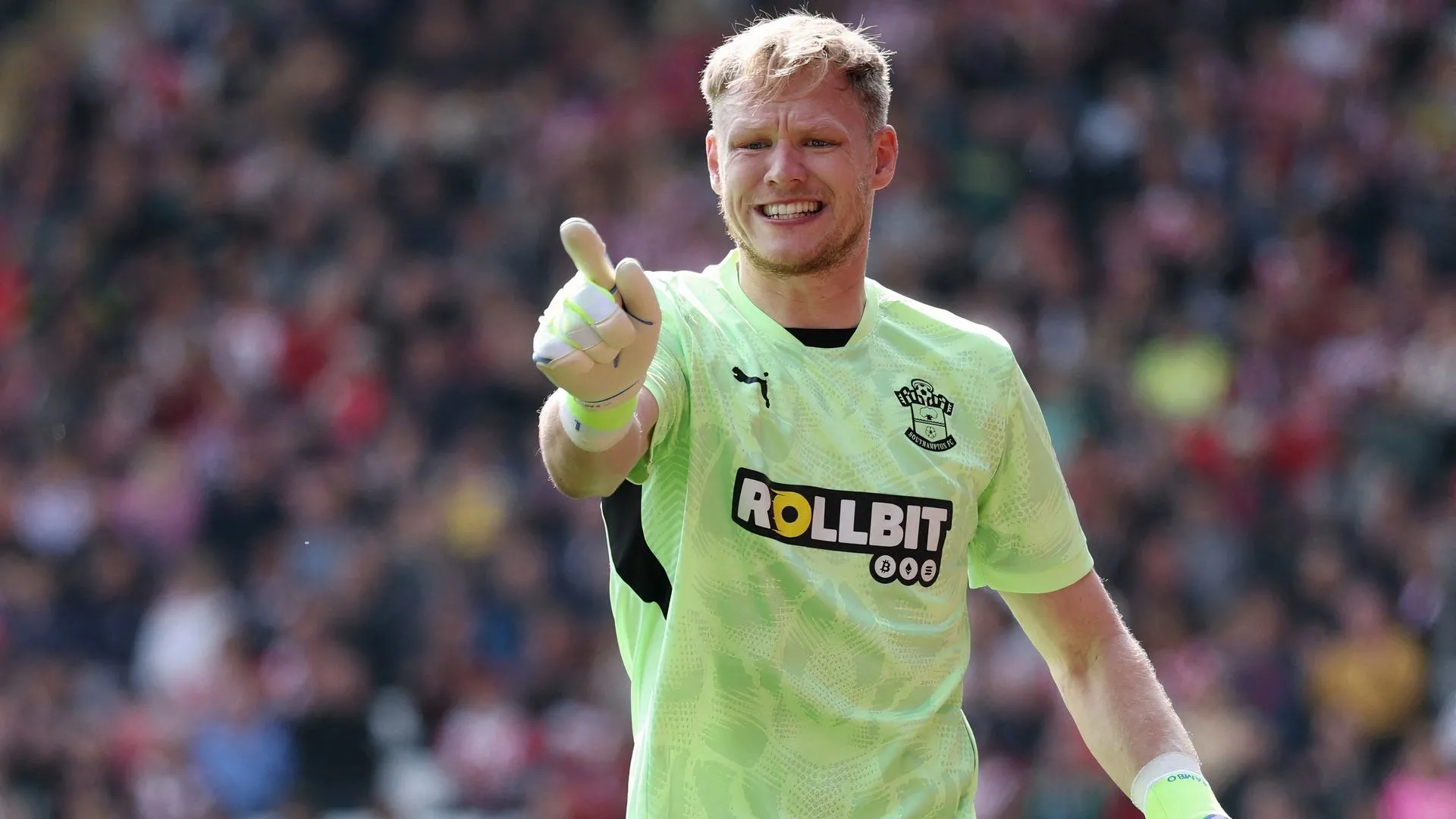 Aaron Ramsdale thủ môn Southampton trong màu áo CLB mùa giải 2024/25