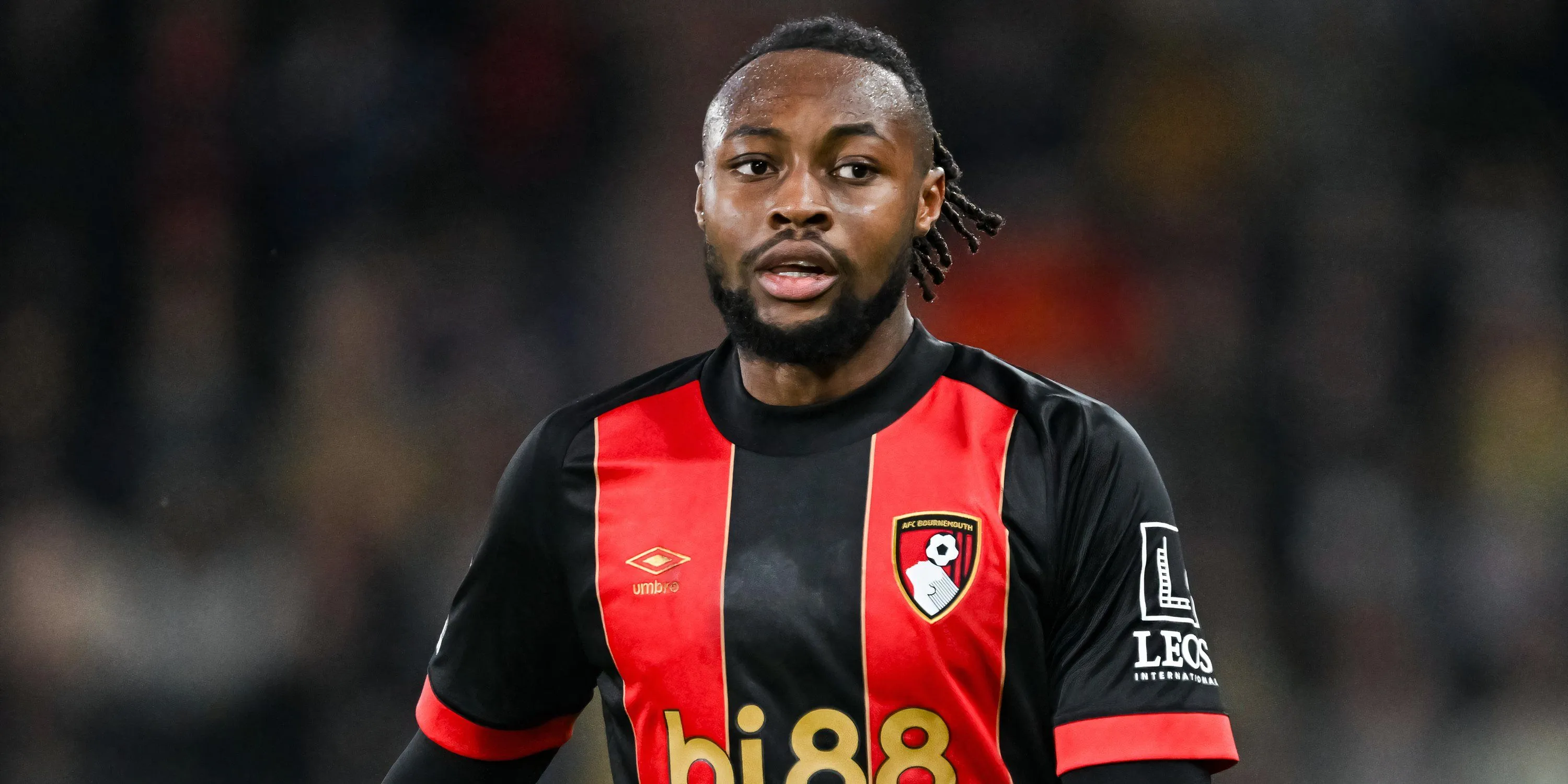 Antoine Semenyo đi bóng kỹ thuật trong màu áo Bournemouth tại Premier League