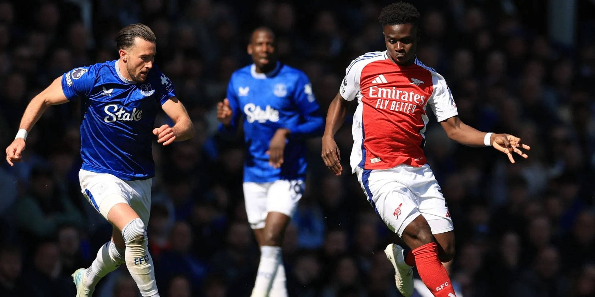 Cầu thủ Arsenal ăn mừng bàn thắng