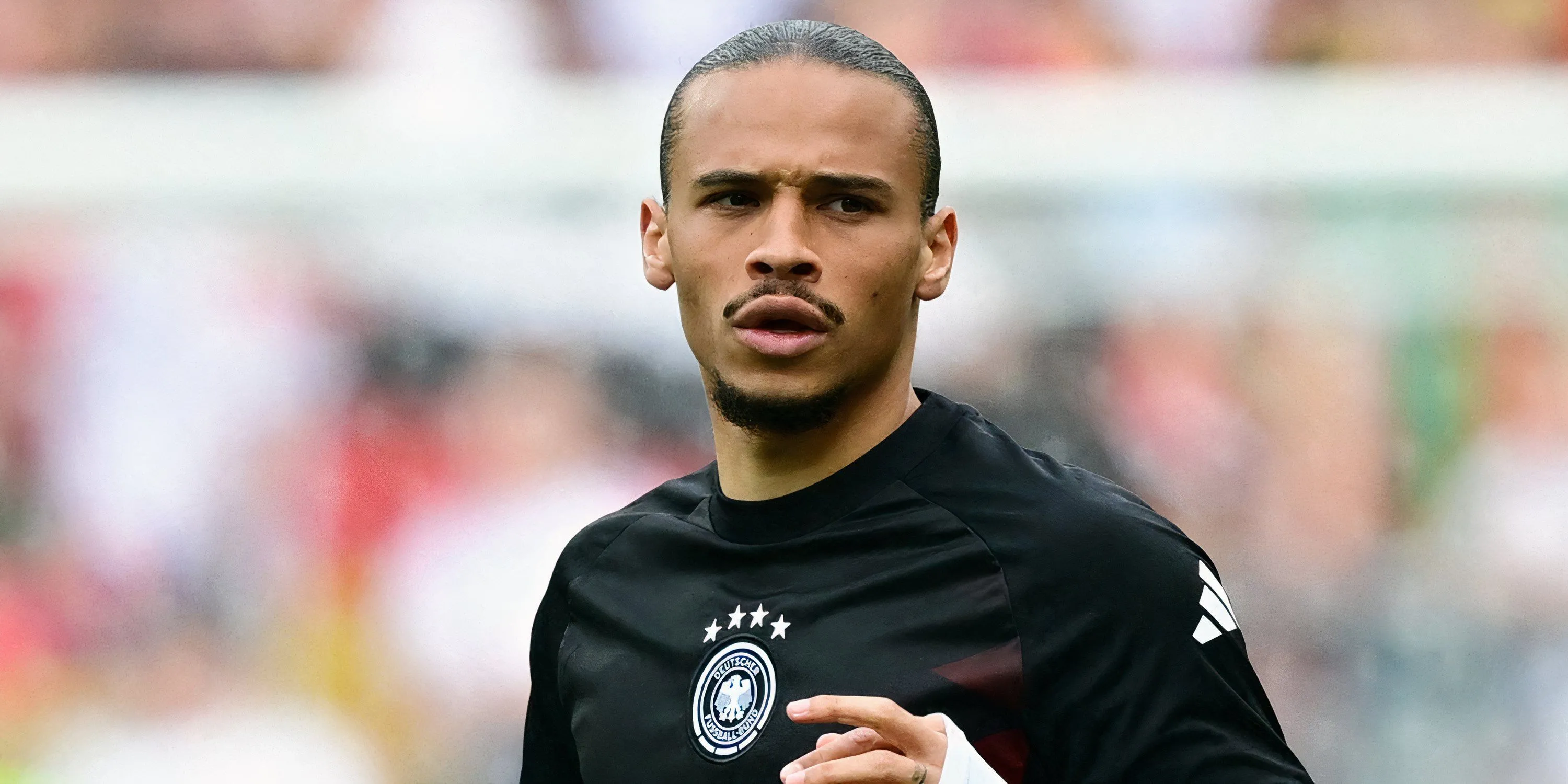 Cầu thủ chạy cánh Leroy Sane khởi động, tâm điểm tin đồn chuyển nhượng Arsenal