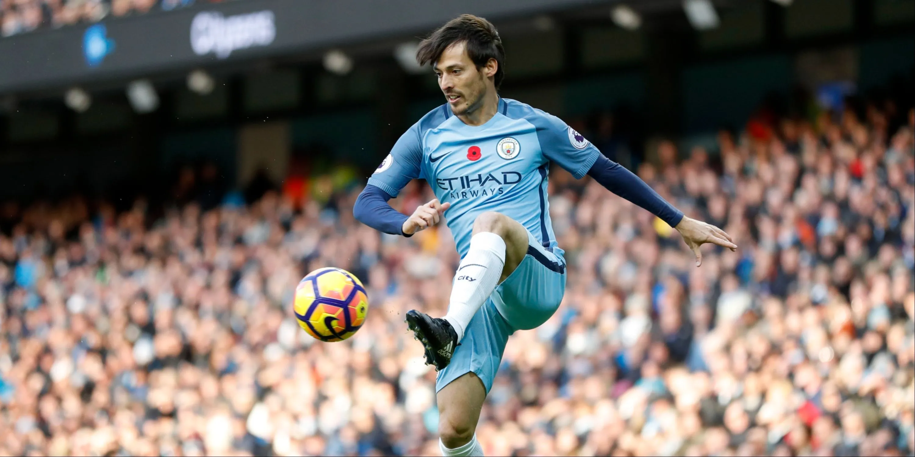 David Silva điều khiển lối chơi của Manchester City