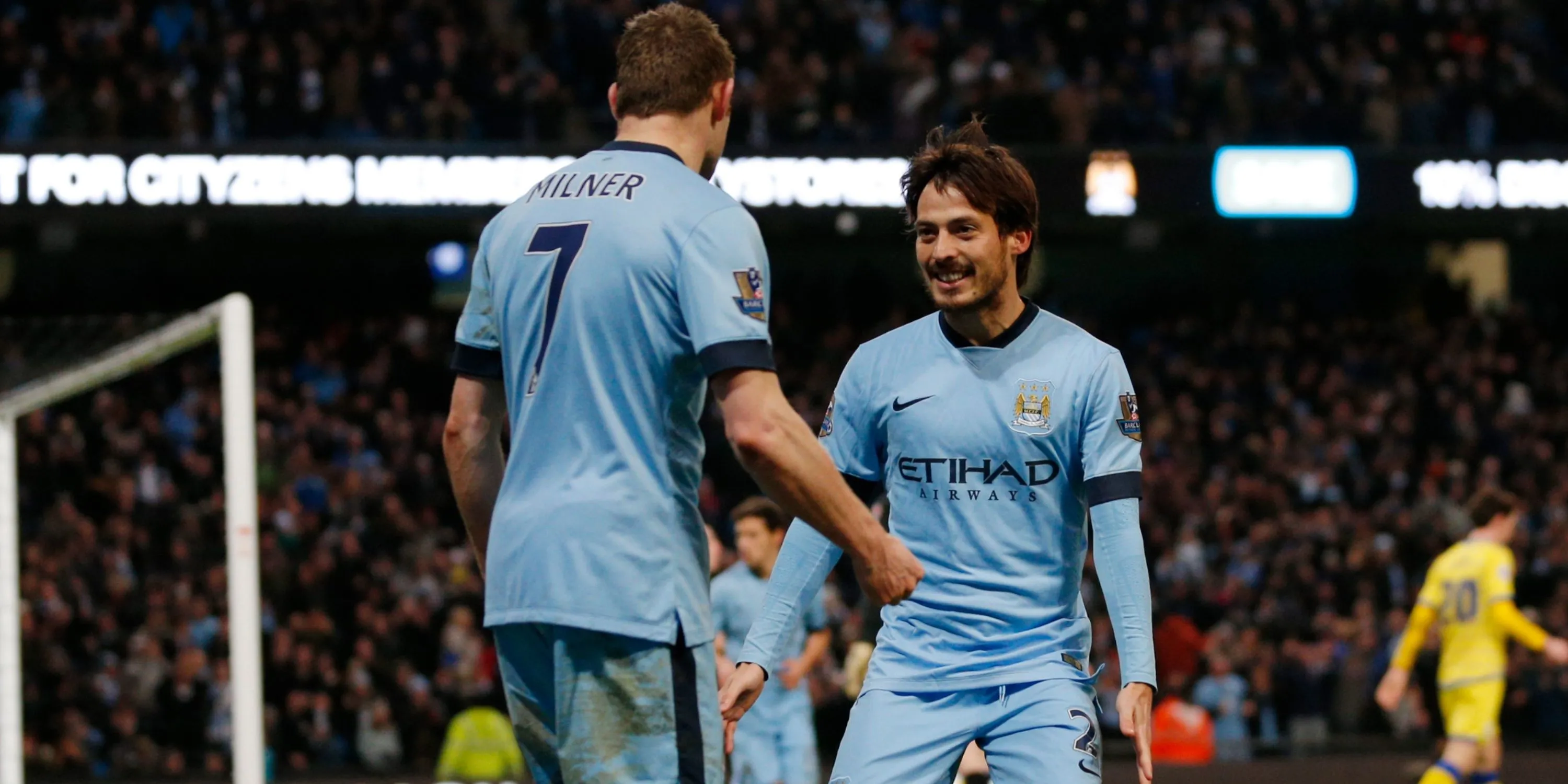 David Silva và James Milner trong màu áo Manchester City