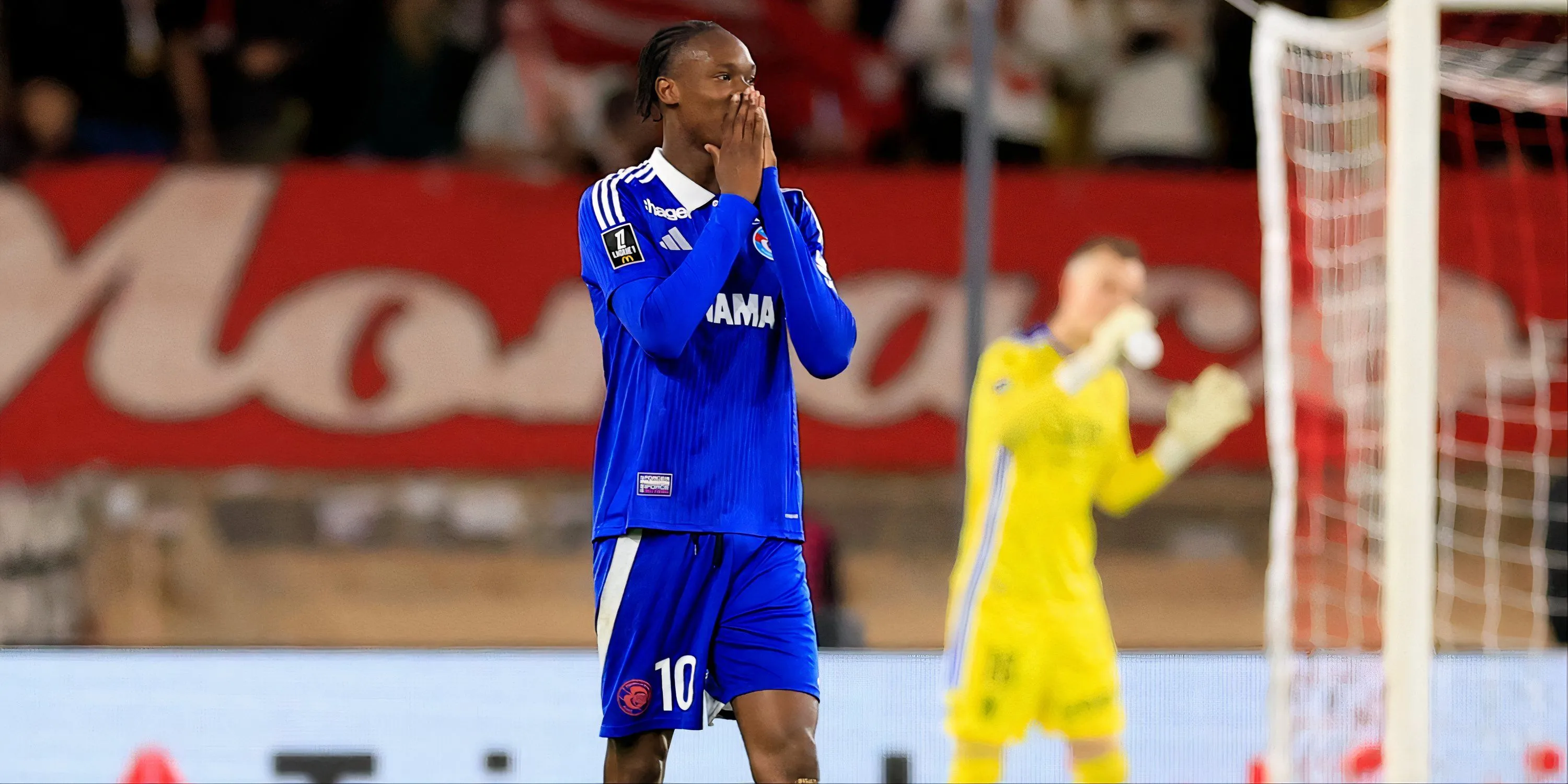 Emanuel Emegha trong màu áo Strasbourg, mục tiêu chuyển nhượng của Chelsea