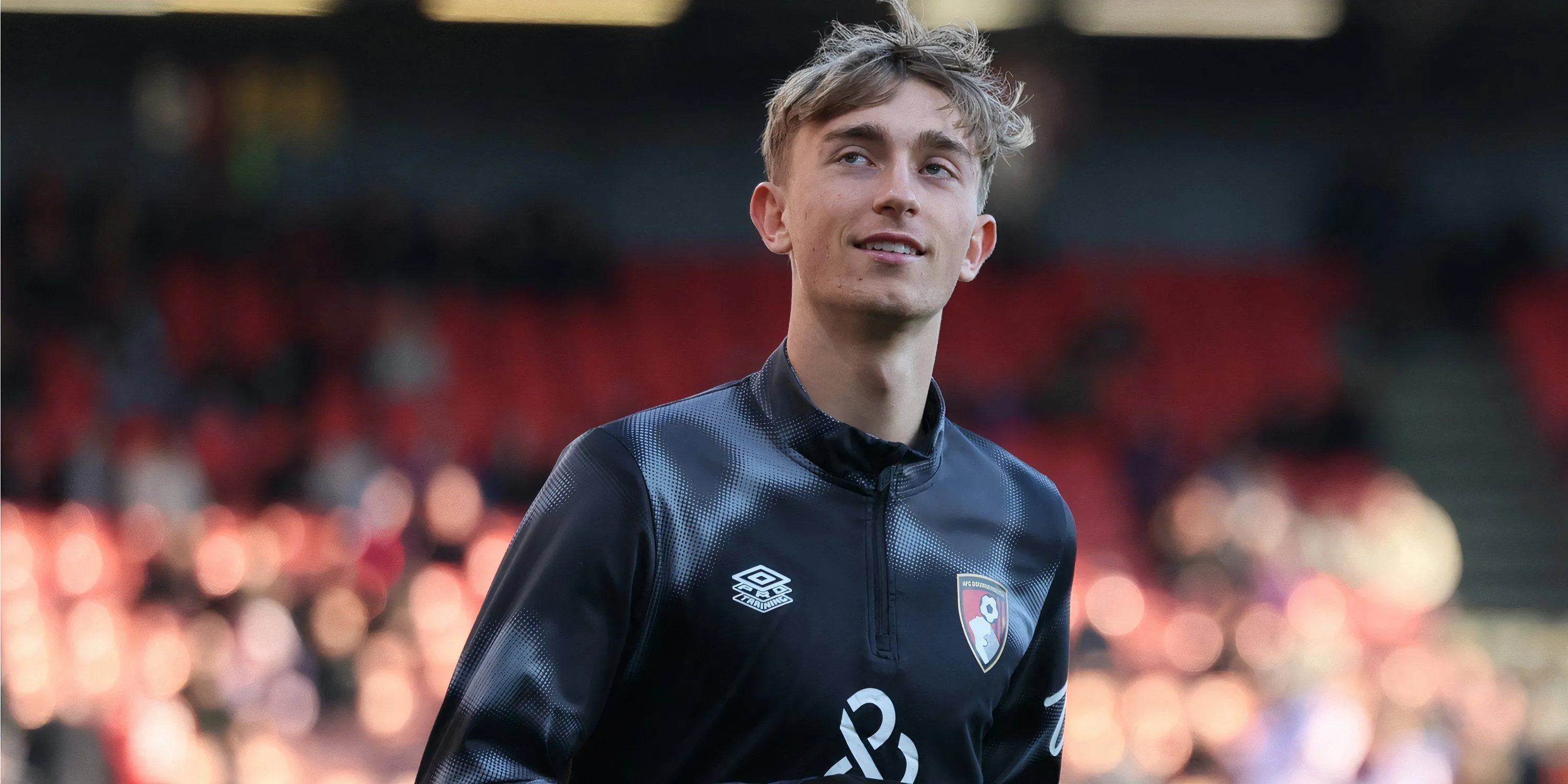 Hậu vệ Dean Huijsen trong màu áo Bournemouth mùa giải 2024-2025