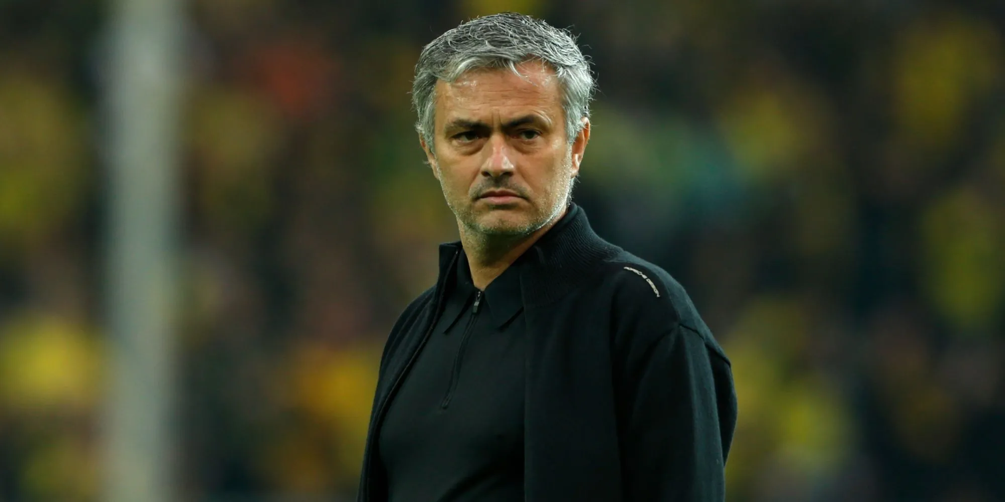 Huấn luyện viên Real Madrid Jose Mourinho trên đường biên