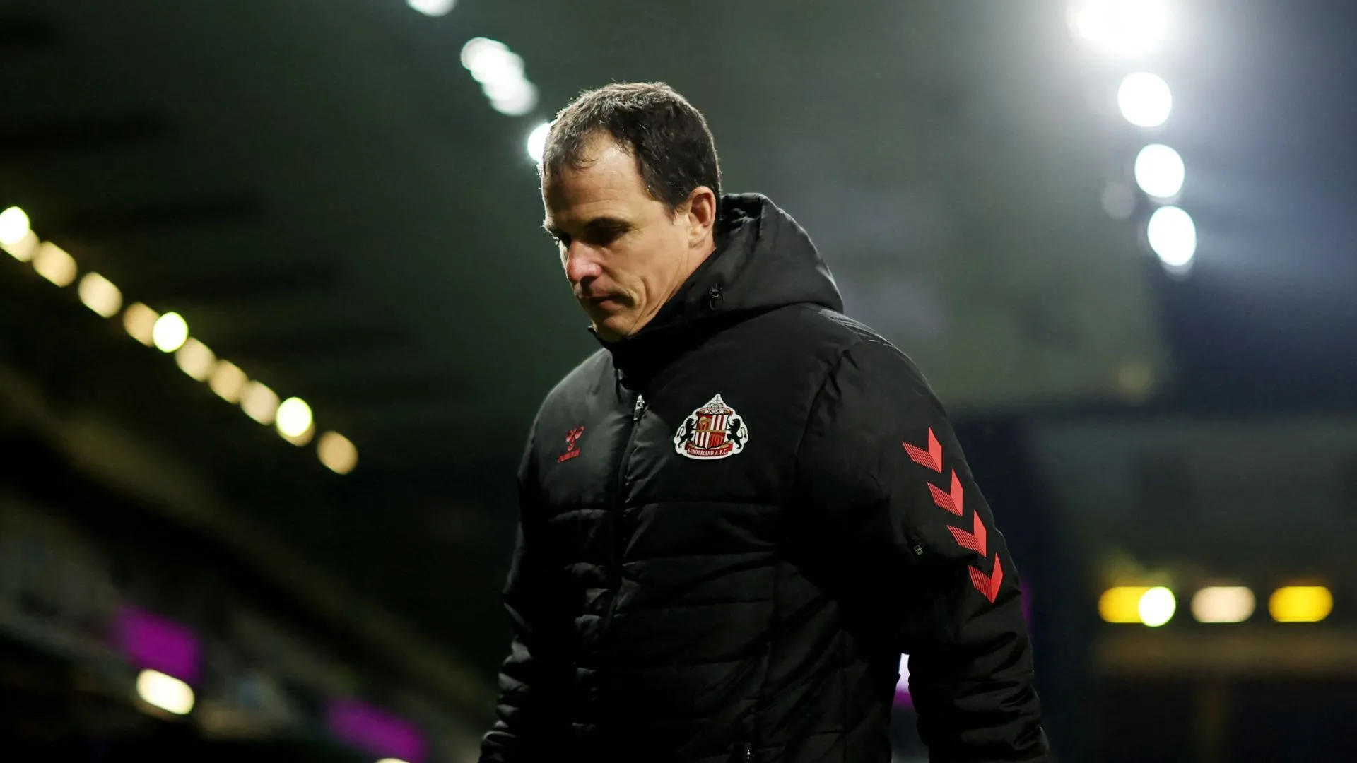 Huấn luyện viên Regis Le Bris của Sunderland chịu áp lực lớn trước trận play-off quyết định với Coventry City