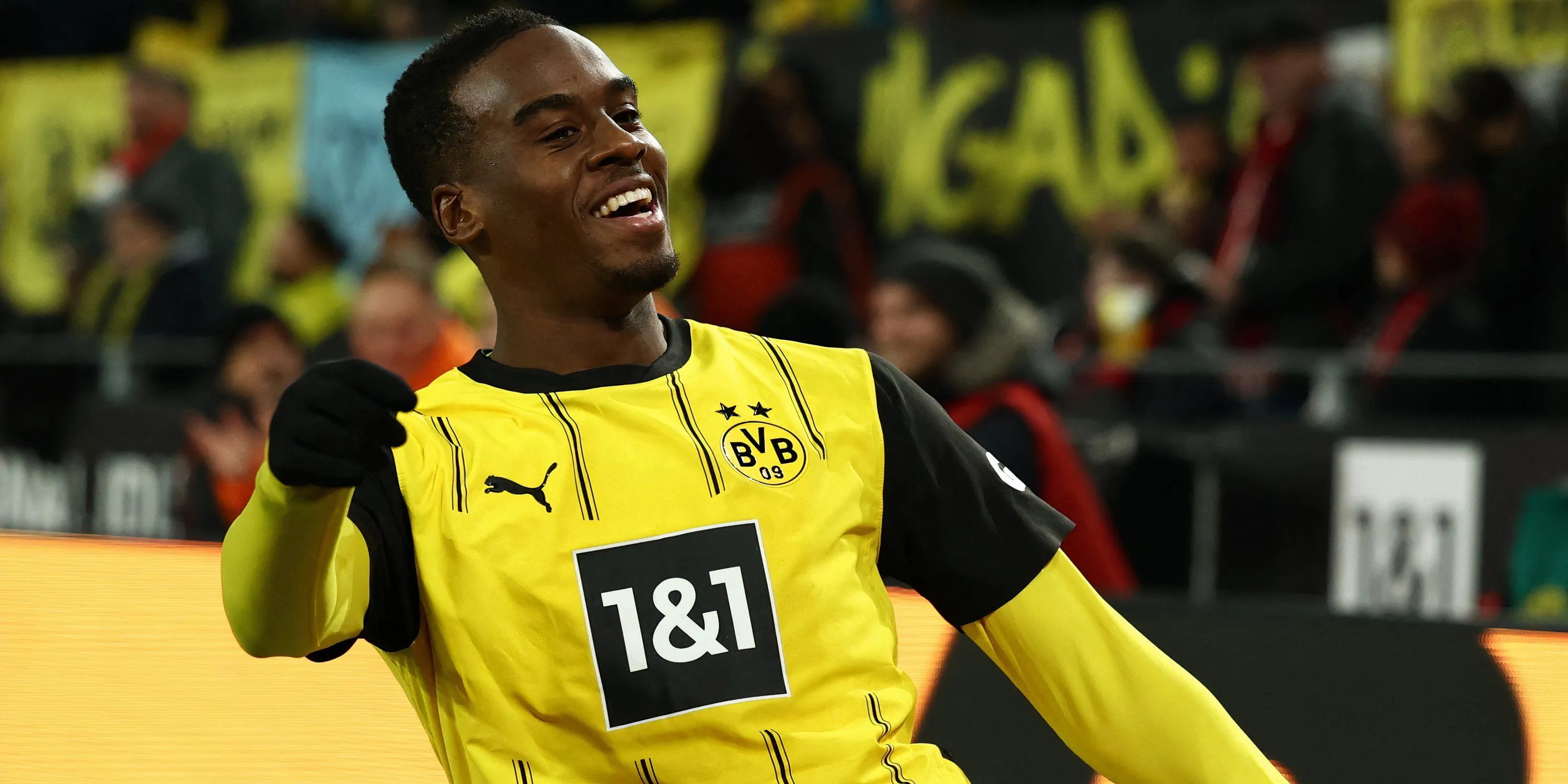 Jamie Gittens, mục tiêu chuyển nhượng của Arsenal, trong màu áo Borussia Dortmund
