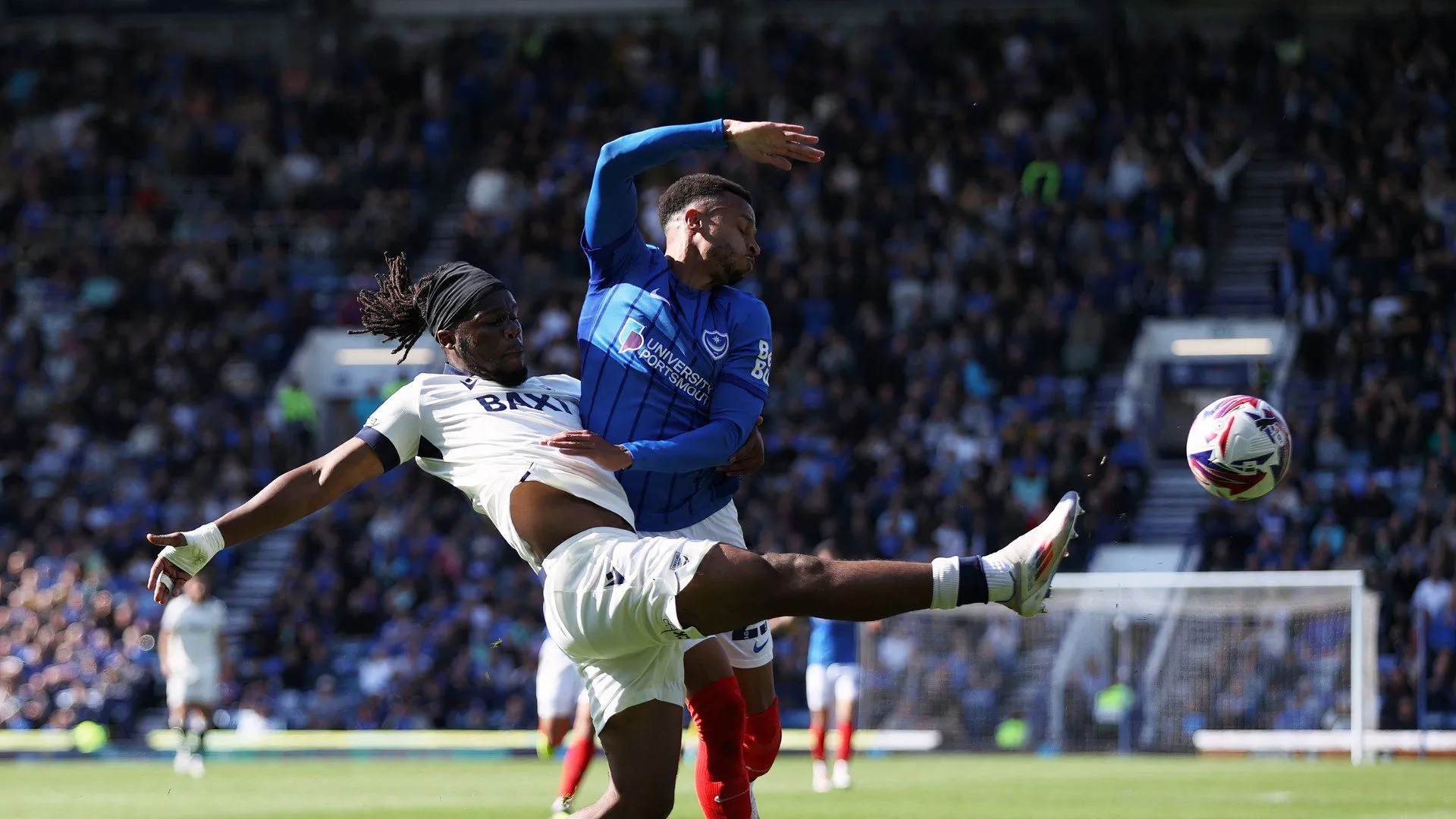 Josh Murphy trong màu áo Portsmouth thi đấu tại Fratton Park
