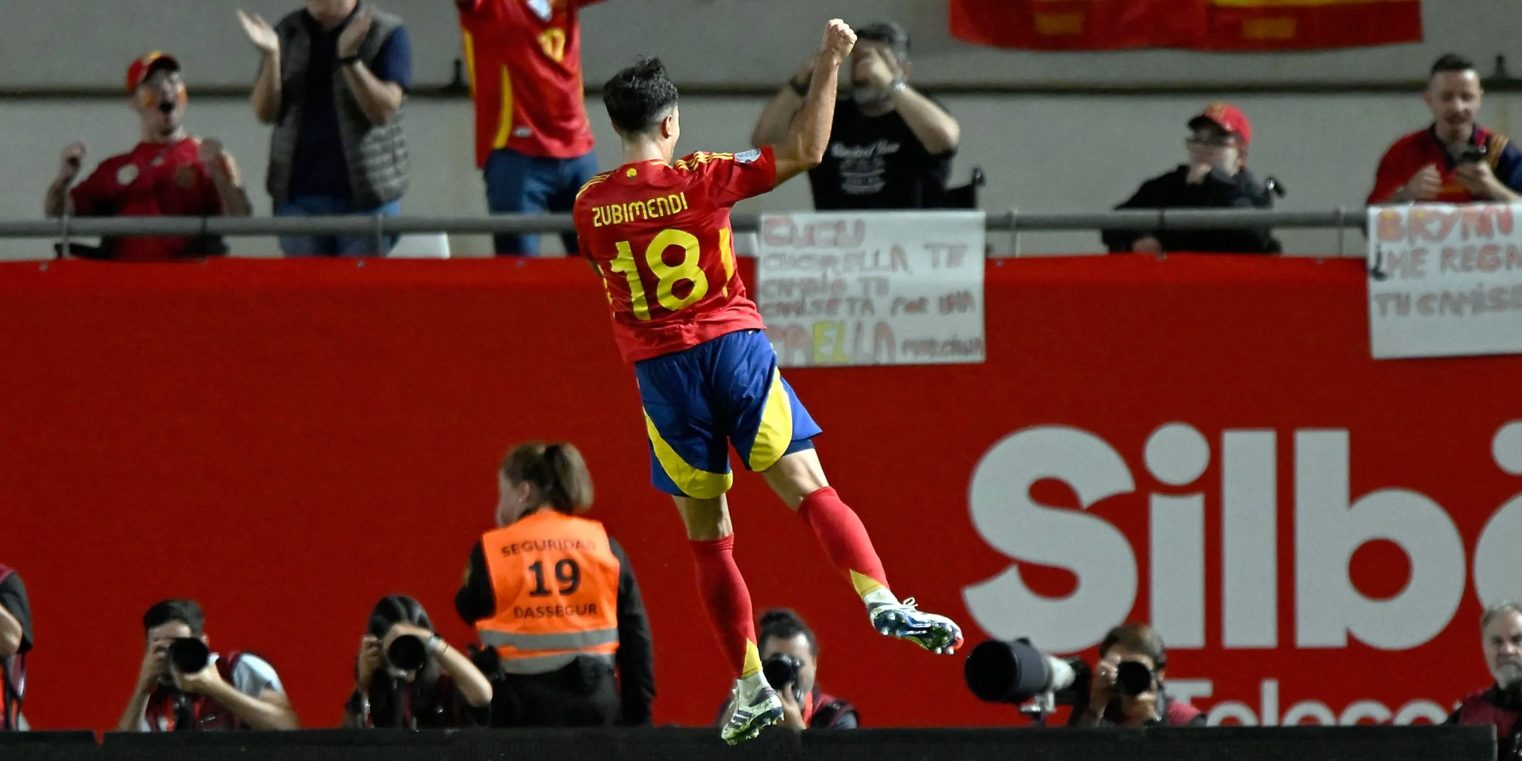 Martin Zubimendi trong màu áo Real Sociedad, được cho là sẽ gia nhập Arsenal tại Premier League.