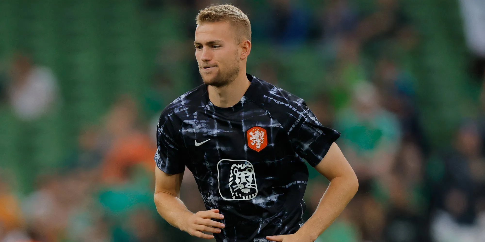 Matthijs De Ligt tỏ ra đau đớn sau pha va chạm trong màu áo Man Utd