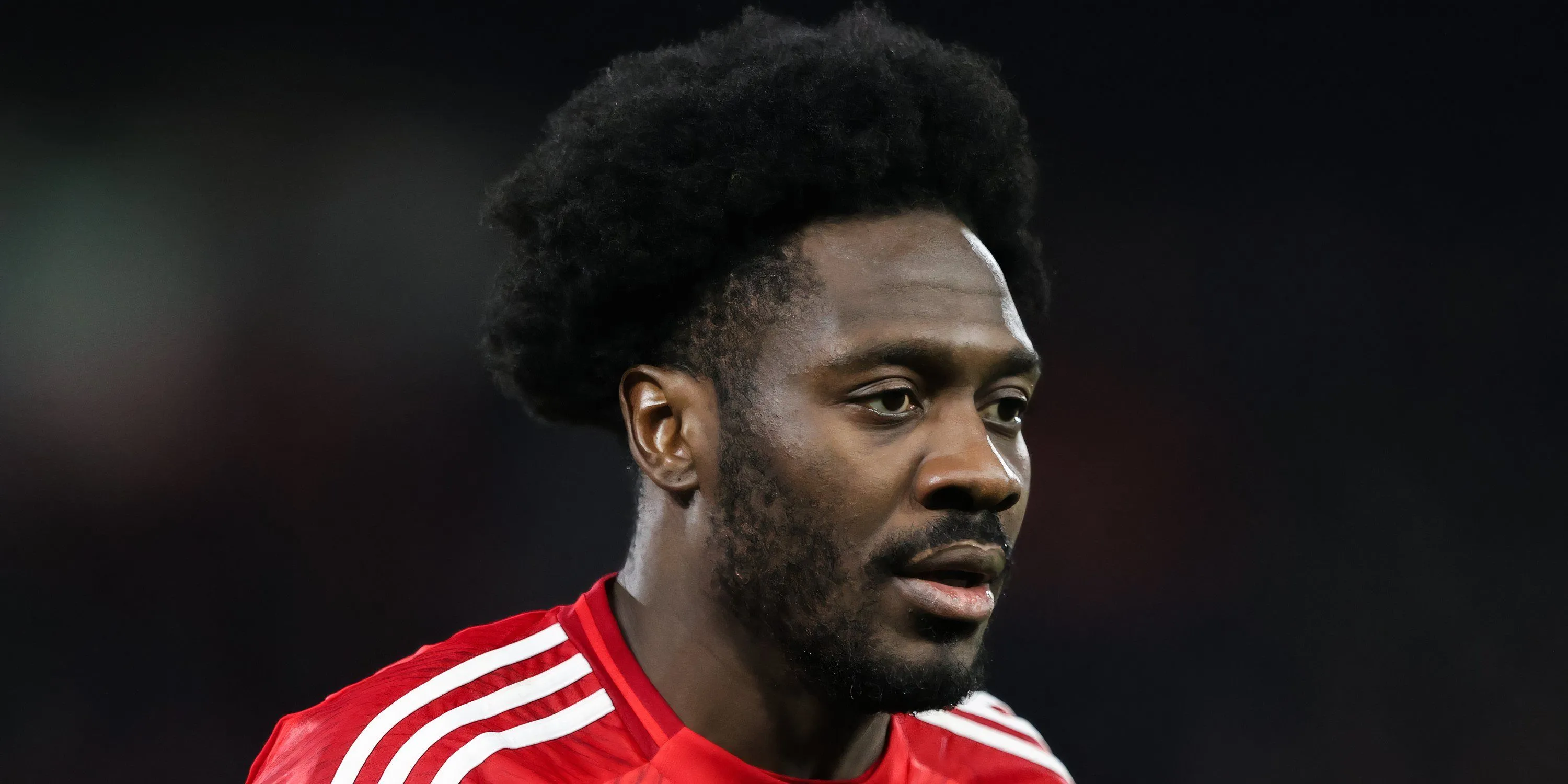 Ola Aina thi đấu cho Nottingham Forest tại Premier League
