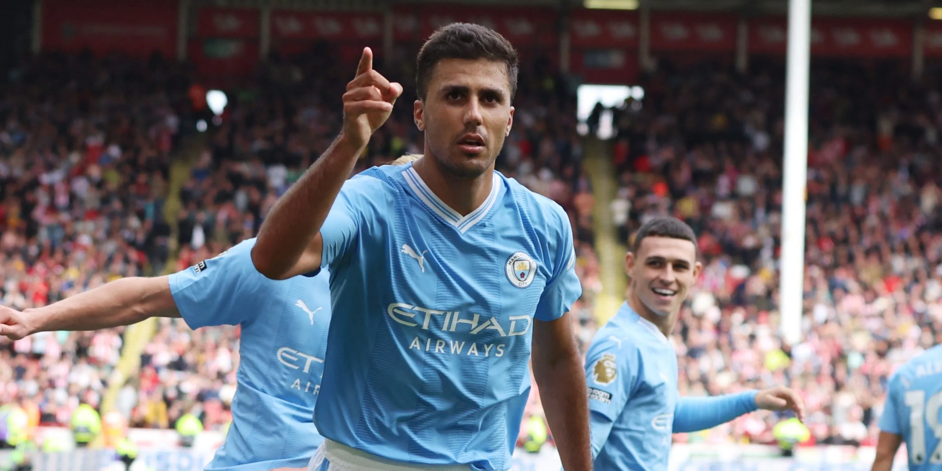 Rodri ăn mừng bàn thắng quan trọng cho Manchester City