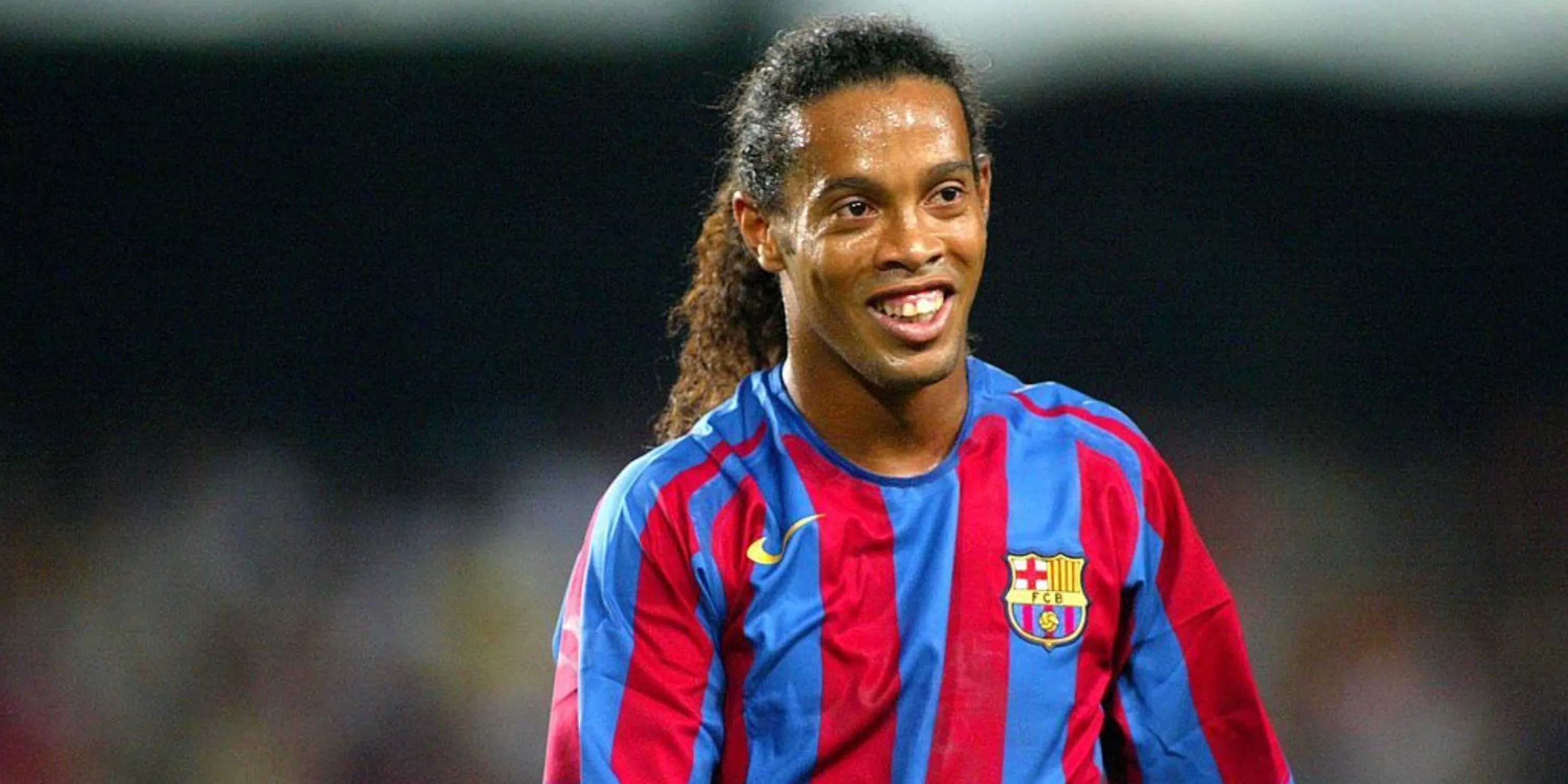 Ronaldinho trong màu áo Barcelona, Paul Scholes và Robbie Savage trong buổi podcast