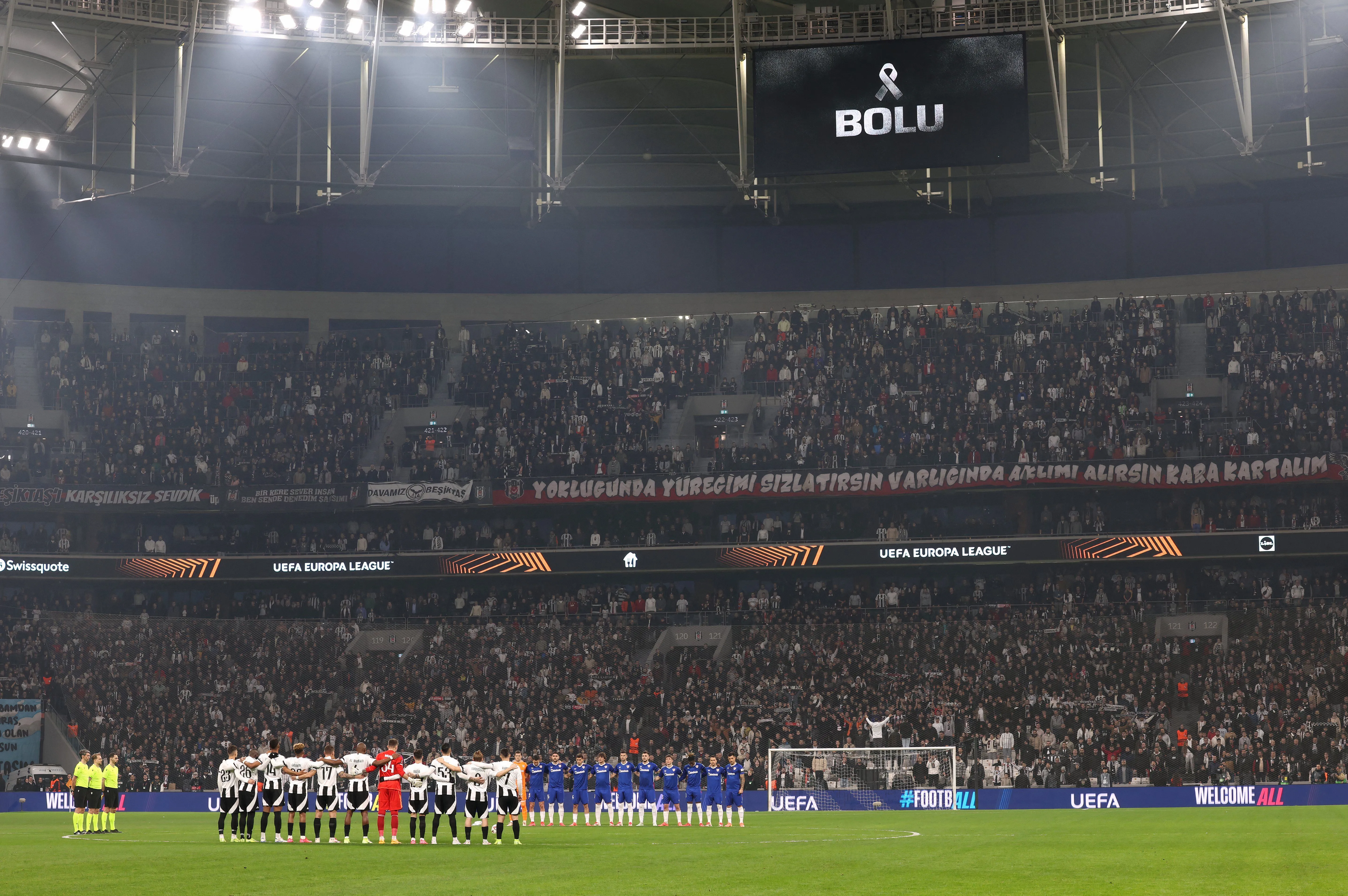 Sân vận động của Besiktas JK, một trong những điểm đến tiềm năng của Josh Brownhill