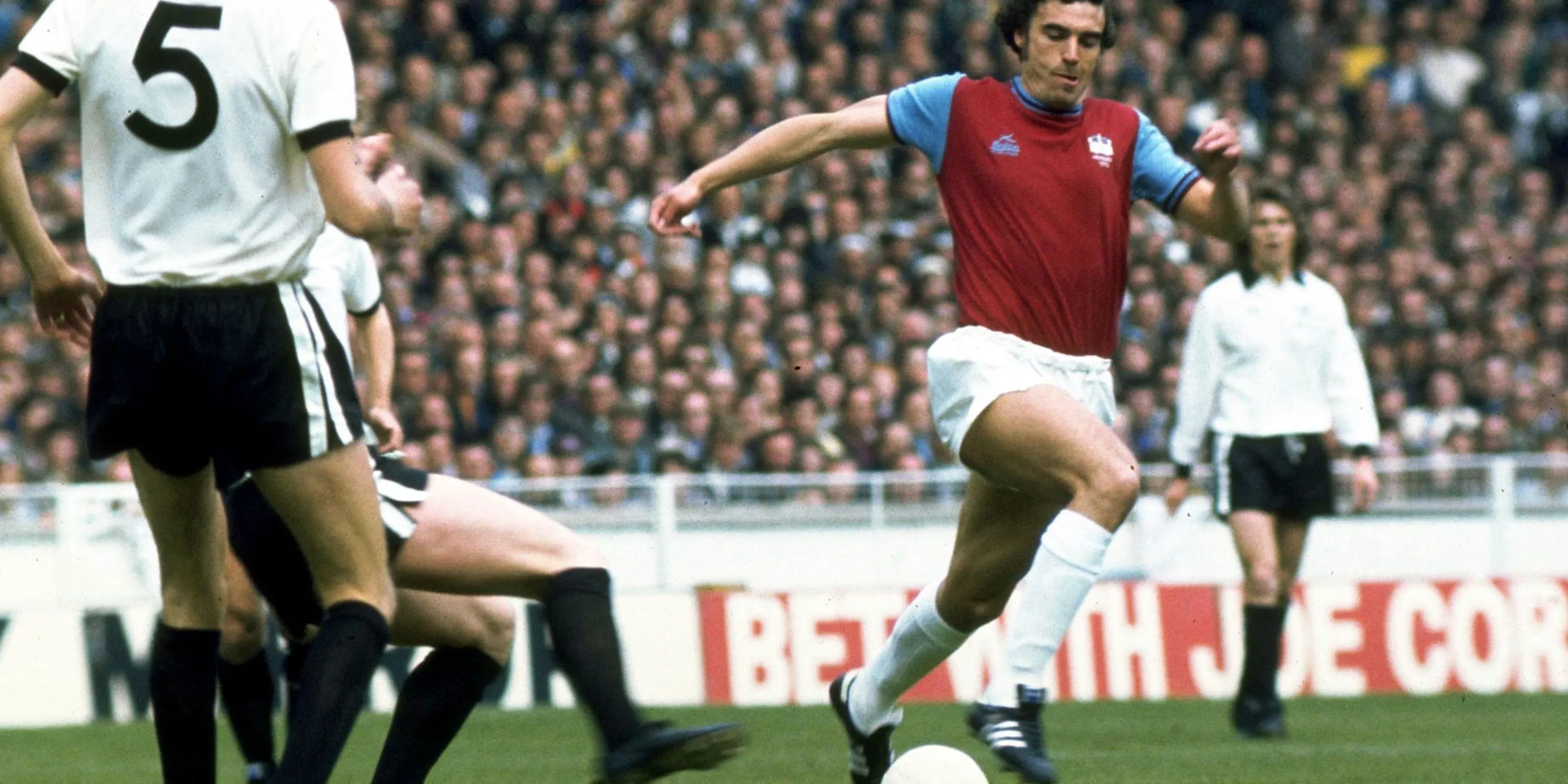 Sir Trevor Brooking, tiền vệ tài hoa của West Ham