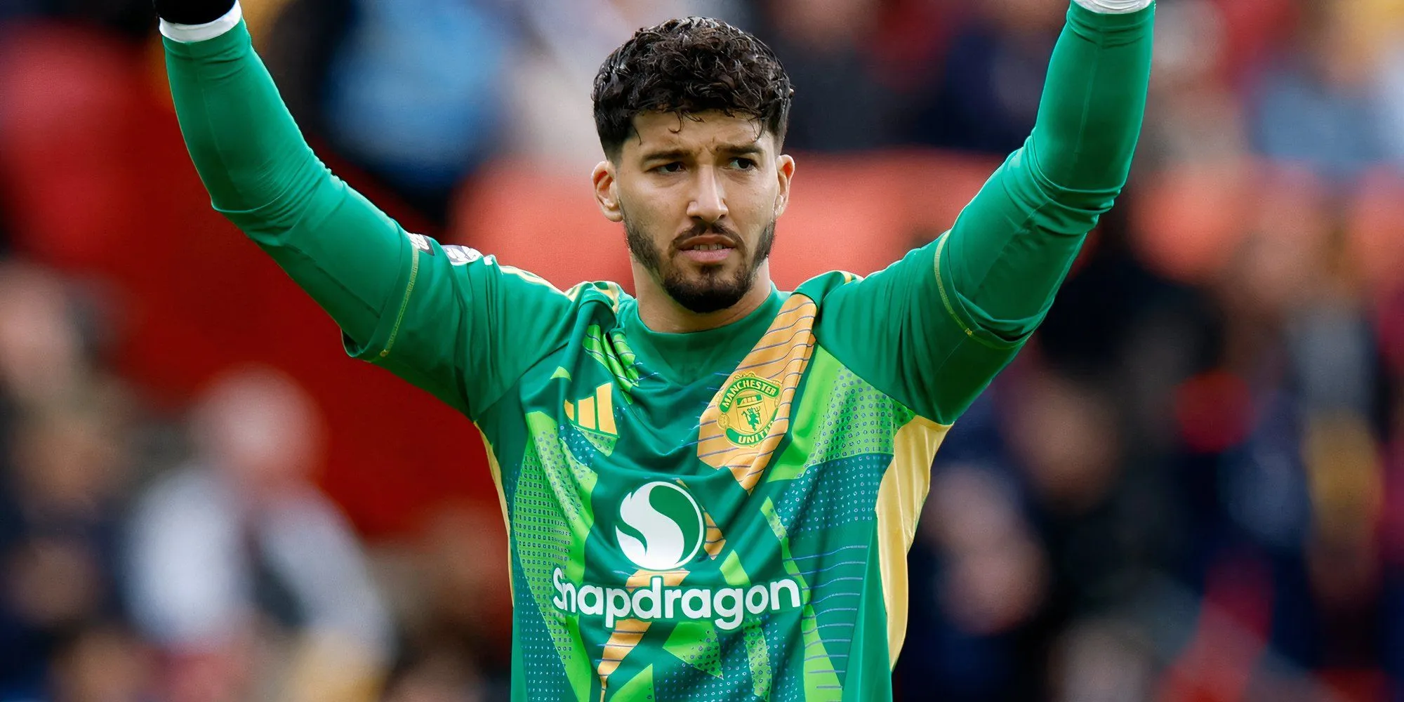 Thủ môn Altay Bayindir trong màu áo Manchester United đối mặt chỉ trích