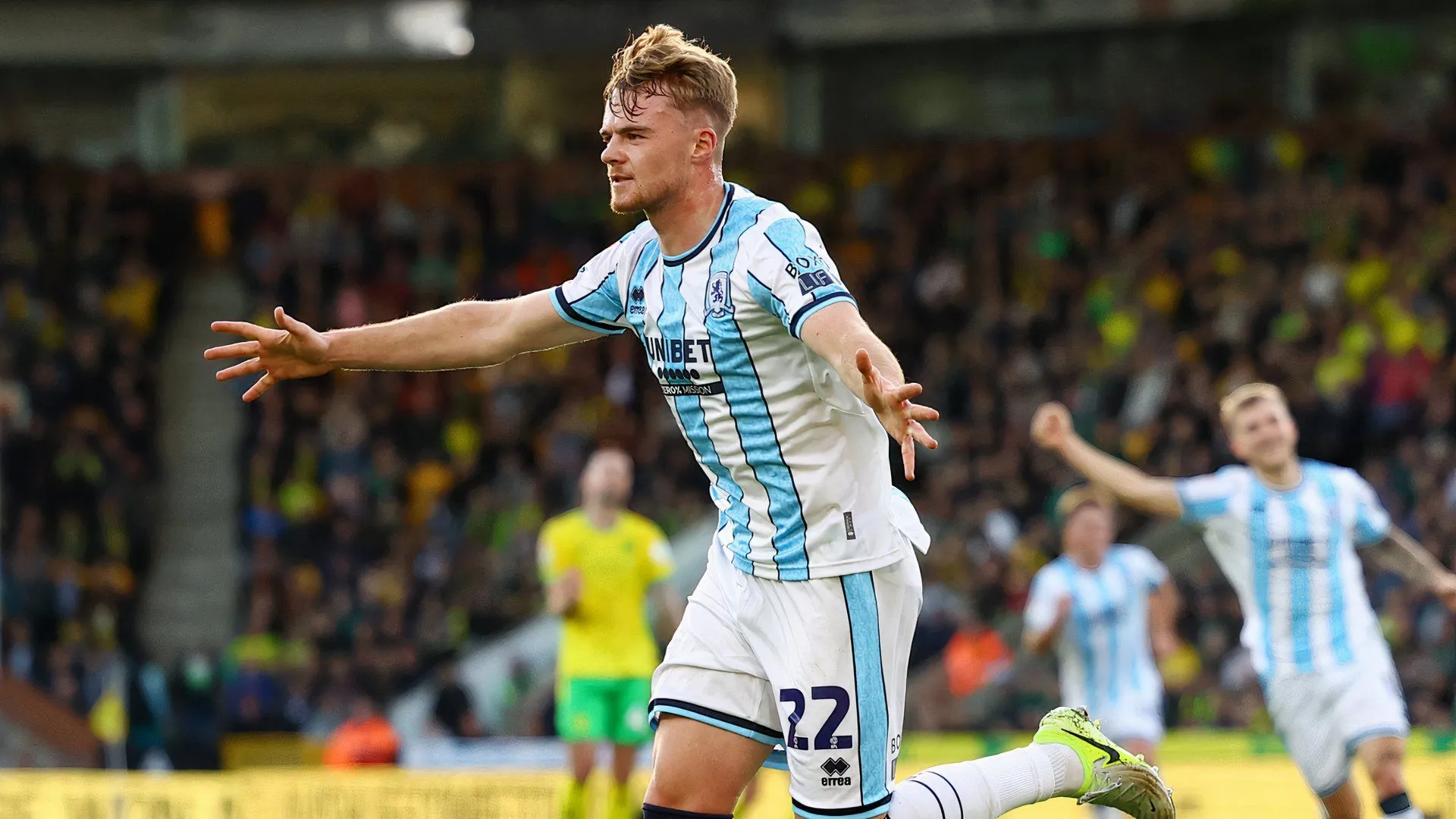 Tiền đạo Tommy Conway của Middlesbrough ăn mừng bàn thắng trong một trận đấu tại Championship