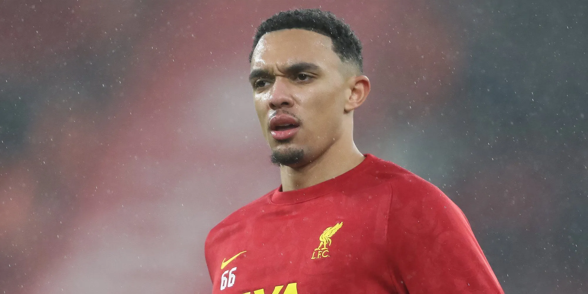 Trent Alexander-Arnold trong màu áo Liverpool trước khả năng chuyển đến Real Madrid