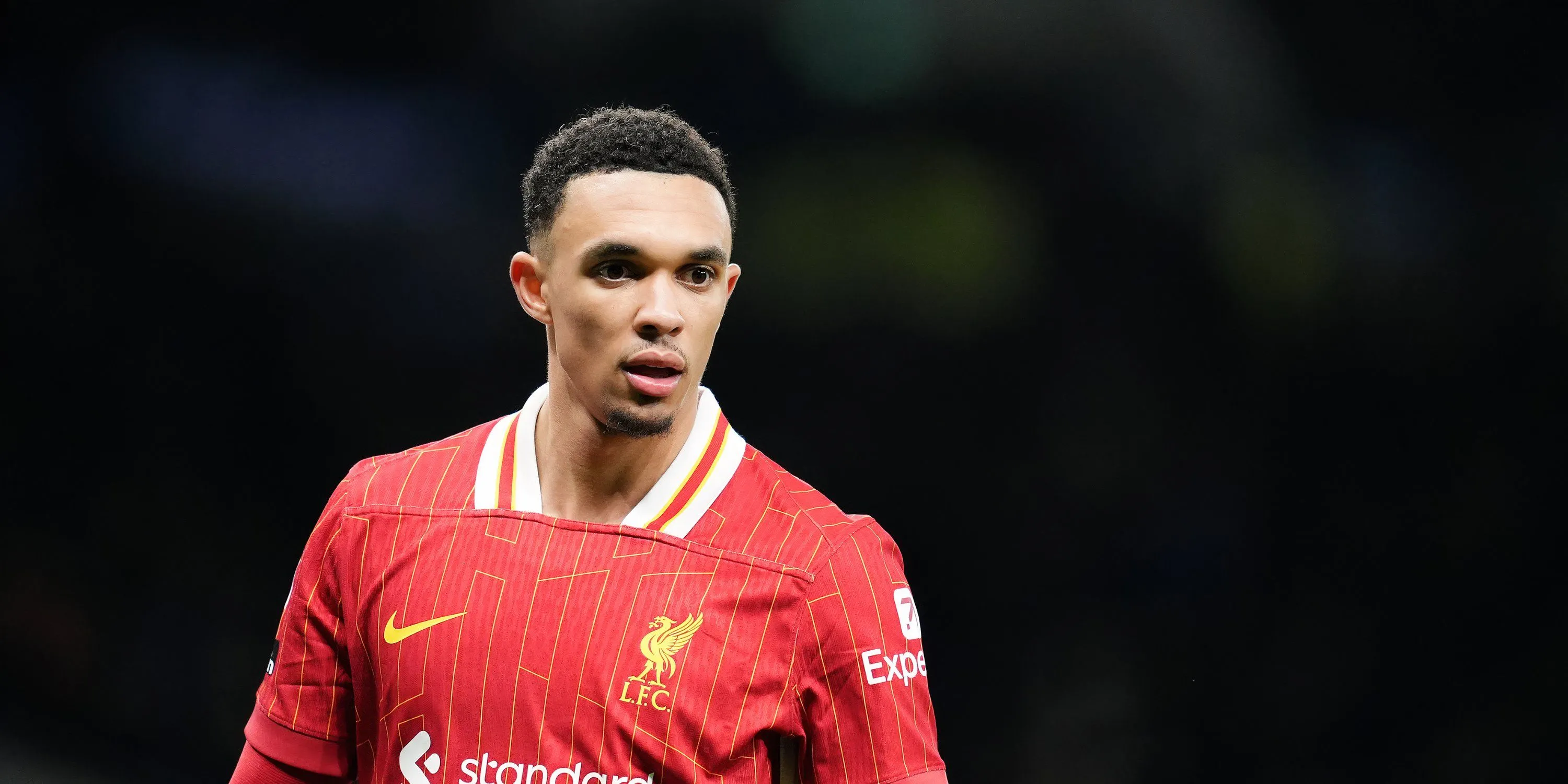 Trent Alexander-Arnold trong màu áo Liverpool trước khả năng gia nhập Real Madrid