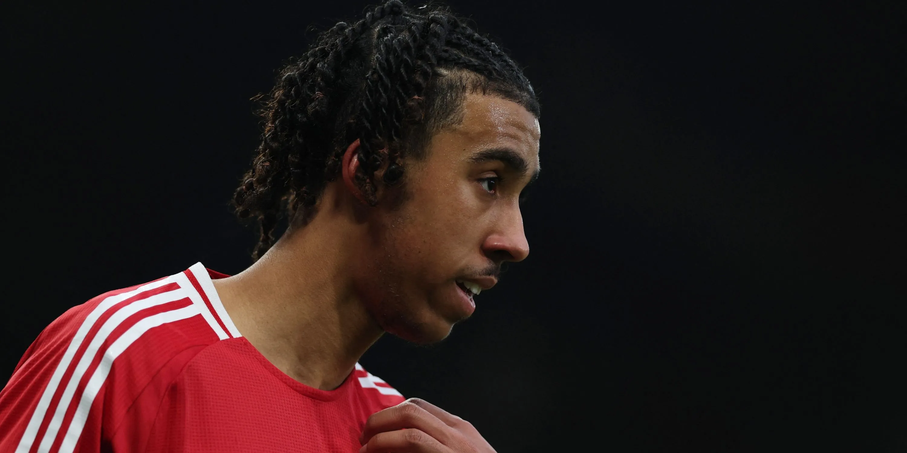Trung vệ Leny Yoro của Man Utd được kỳ vọng trở thành trụ cột hàng thủ