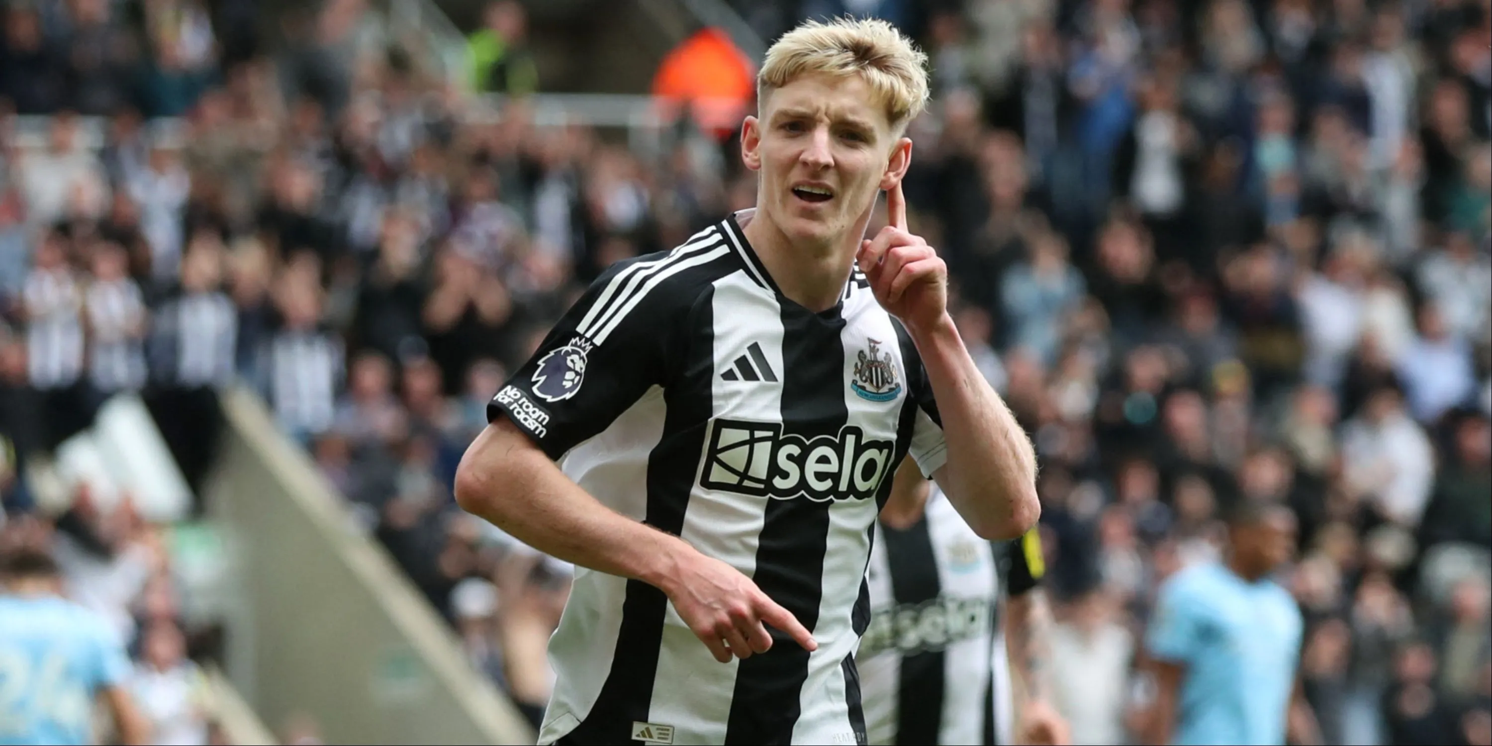 Anthony Gordon trong màu áo Newcastle