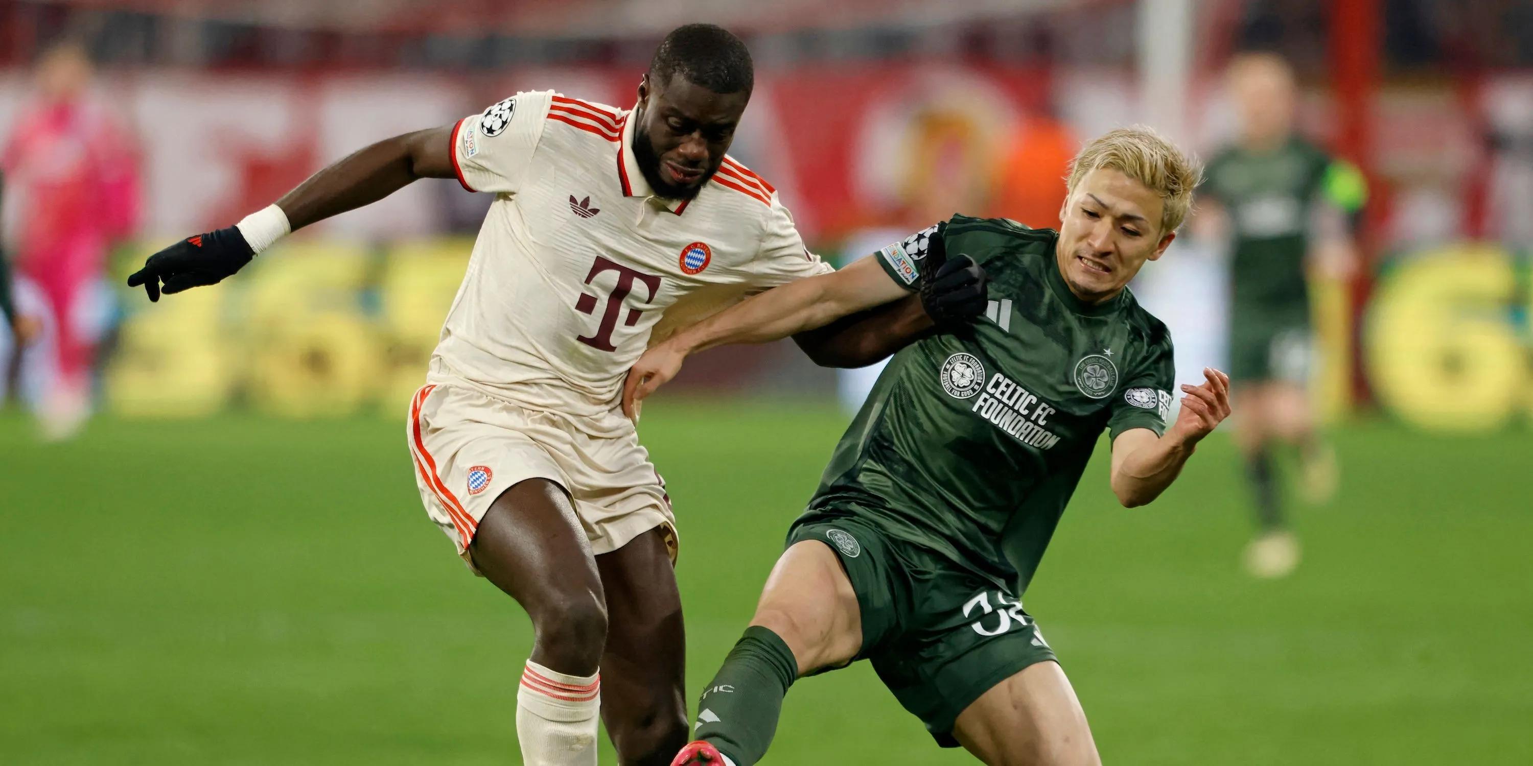 Daizen Maeda trong trận đấu với Bayern Munich