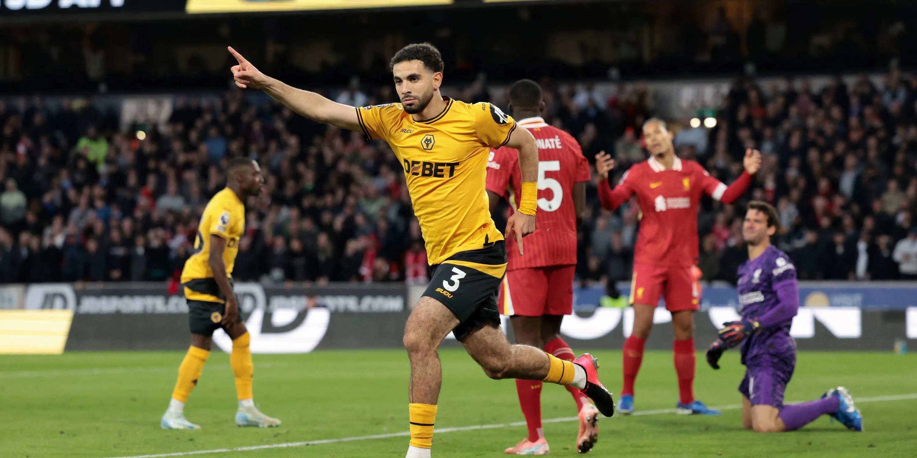 Hậu vệ Rayan Ait-Nouri trong màu áo Wolves tại Ngoại hạng Anh
