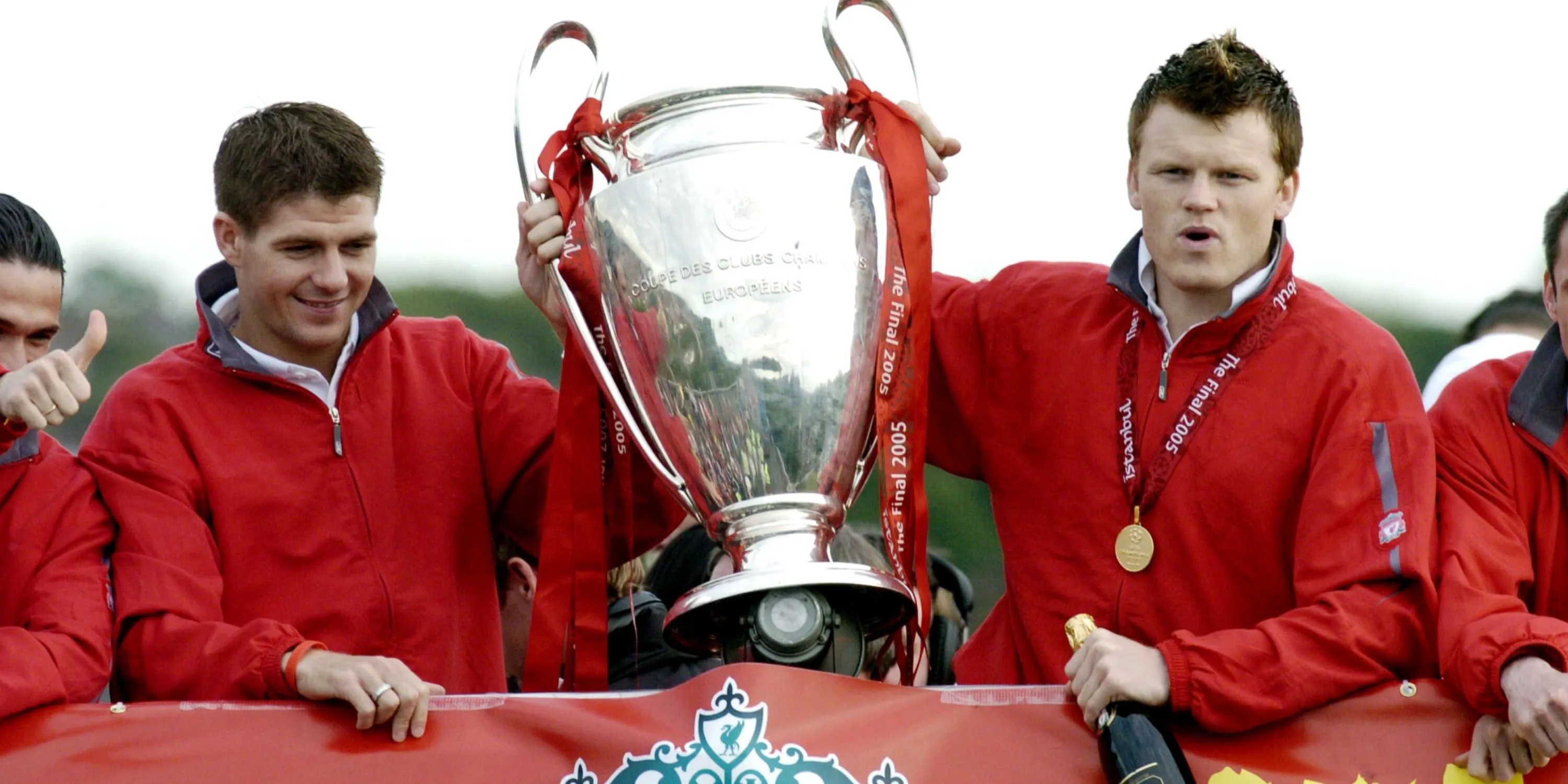 John Arne Riise ăn mừng danh hiệu Champions League cùng Liverpool năm 2005