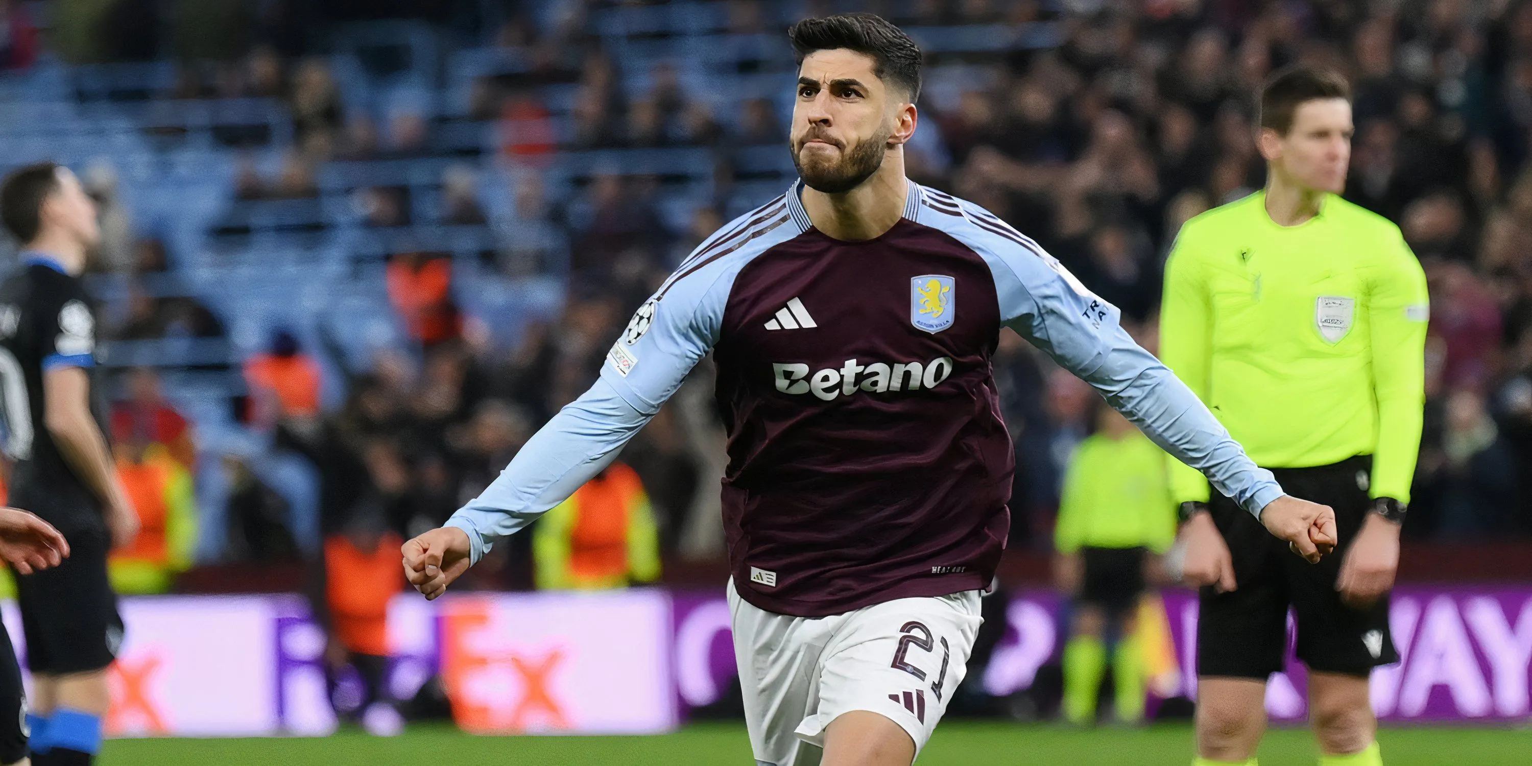 Marco Asensio trong màu áo Aston Villa thi đấu