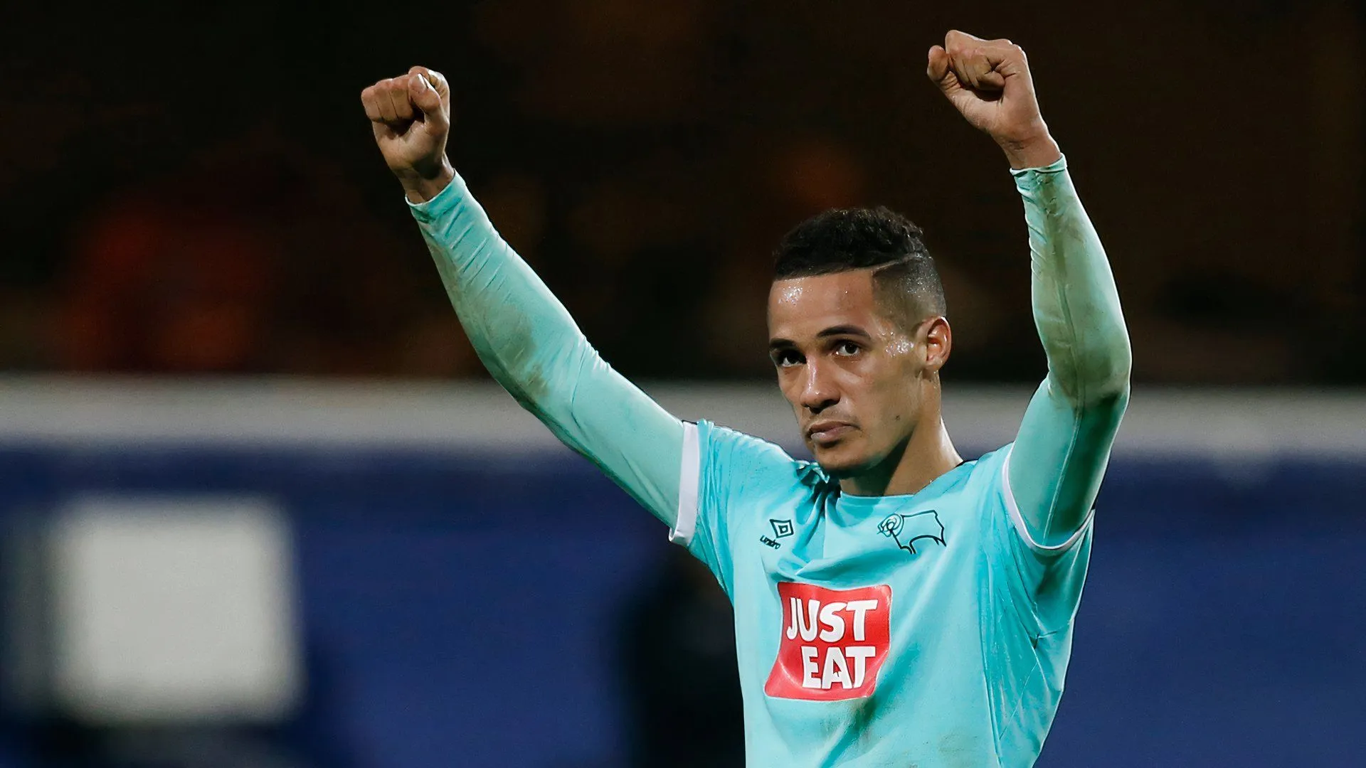 Hình ảnh Tom Ince đầy nhiệt huyết trong màu áo Derby County, nơi anh đạt đến đỉnh cao sự nghiệp Championship