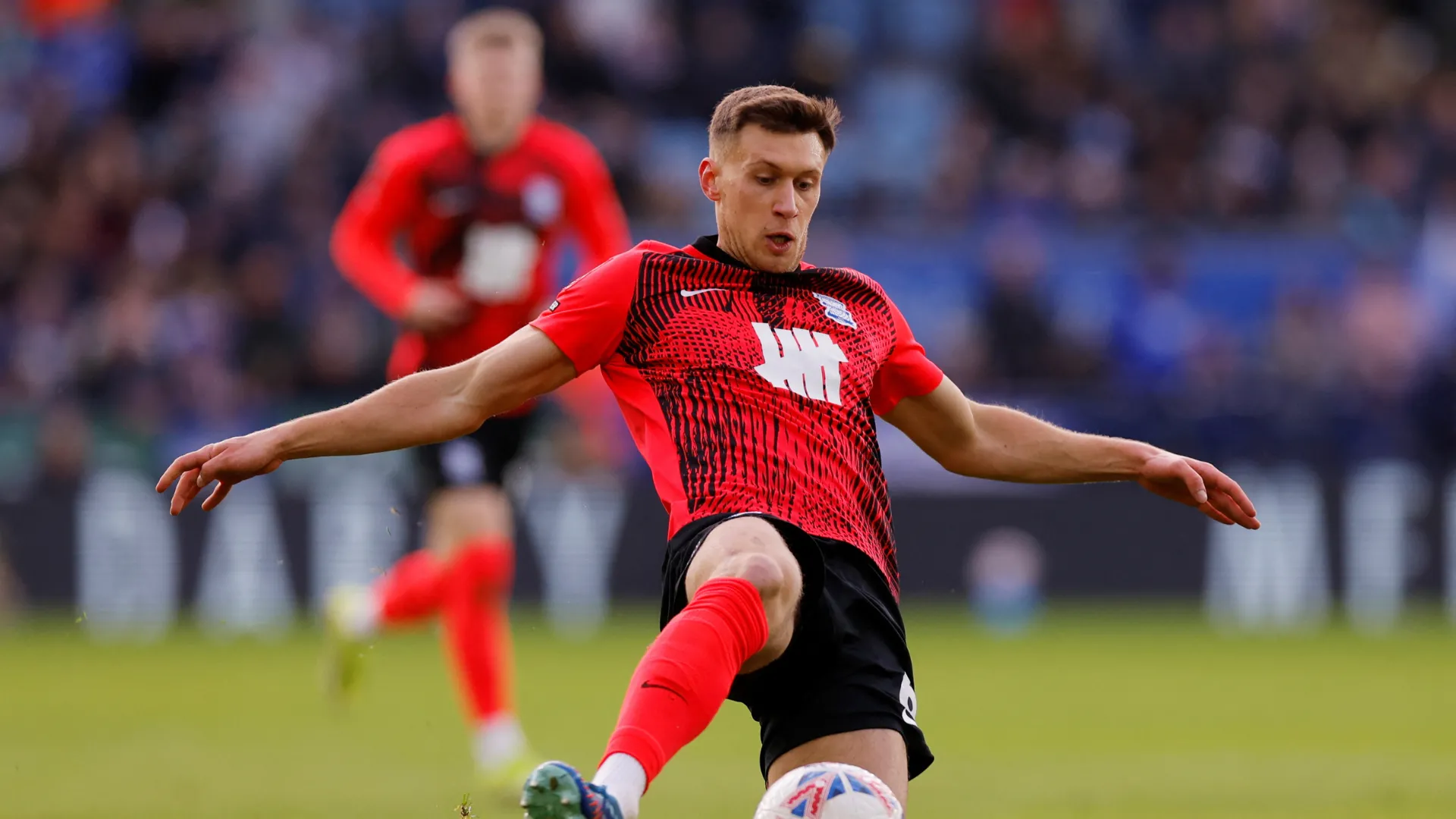 Krystian Bielik thi đấu trong màu áo Birmingham City, tương lai cầu thủ Ba Lan đang được quan tâm.