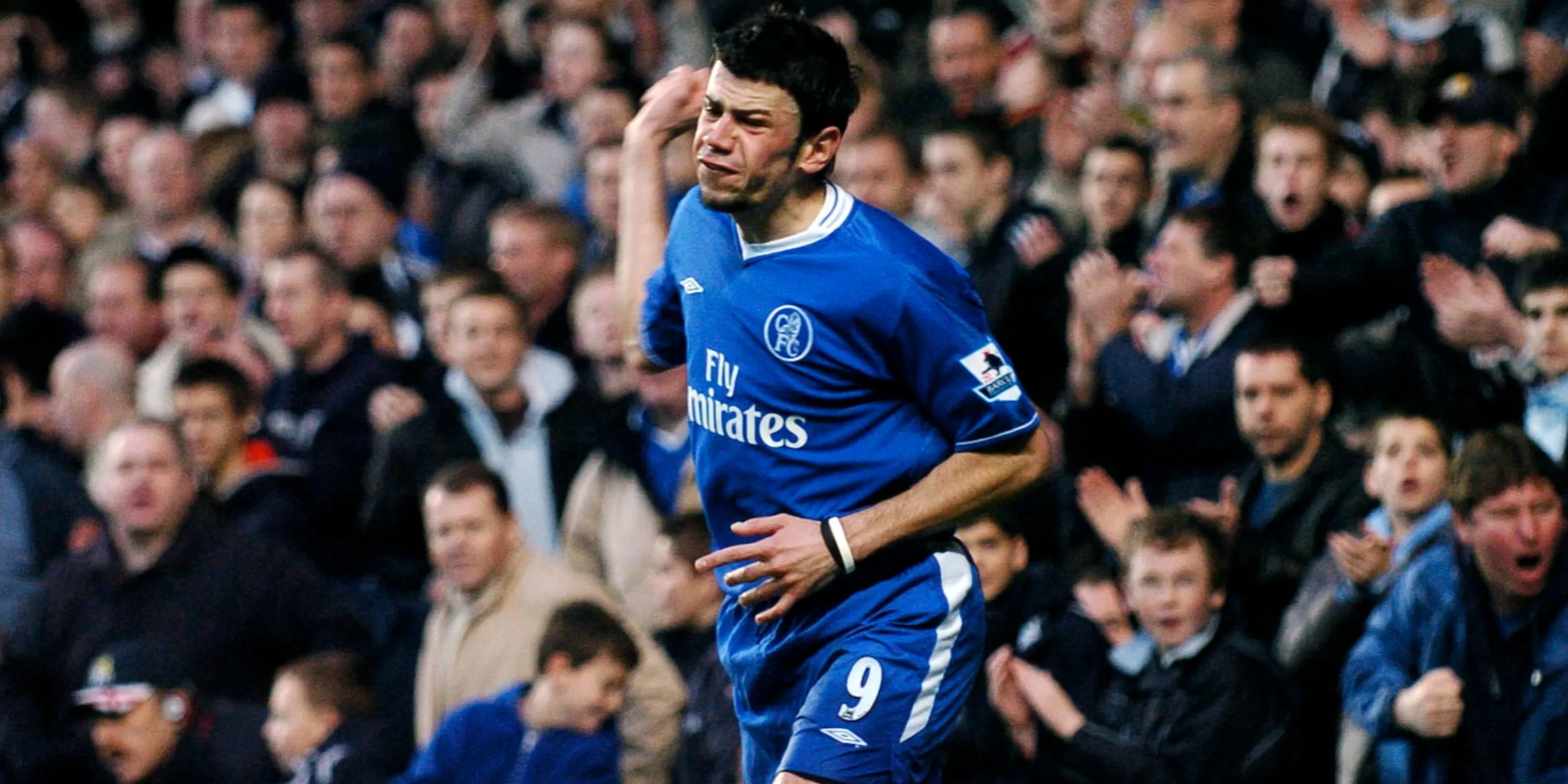 Mateja Kezman trong màu áo Chelsea, một thương vụ không như ý.