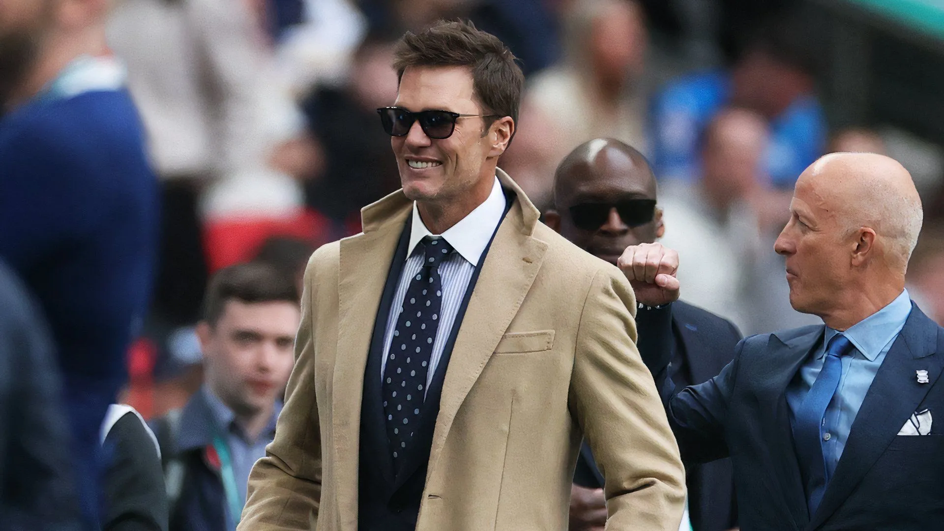 Tom Brady xuất hiện trong trang phục thi đấu của Birmingham City