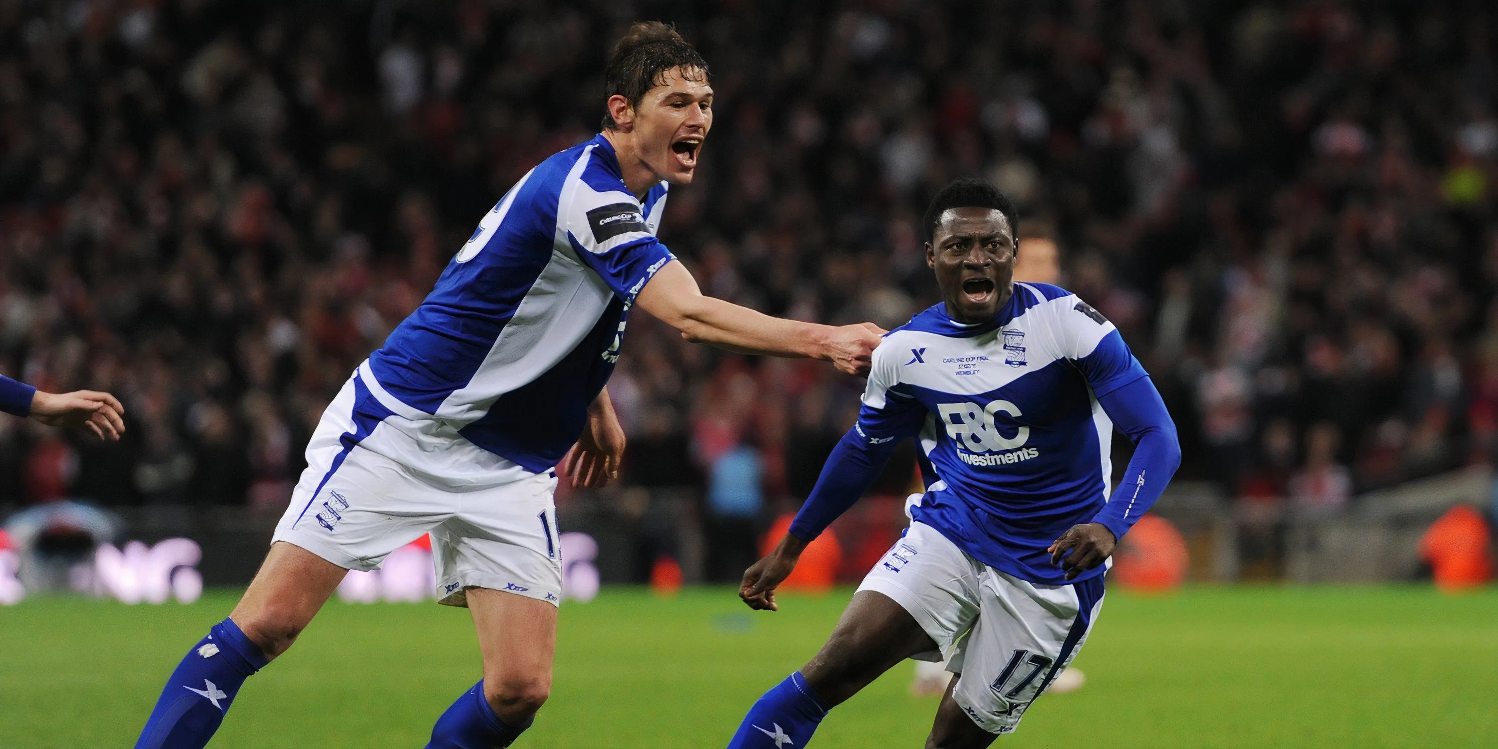 Cựu tiền đạo khổng lồ Nikola Zigic trong màu áo Birmingham City, người hùng cúp Liên đoàn 2011.