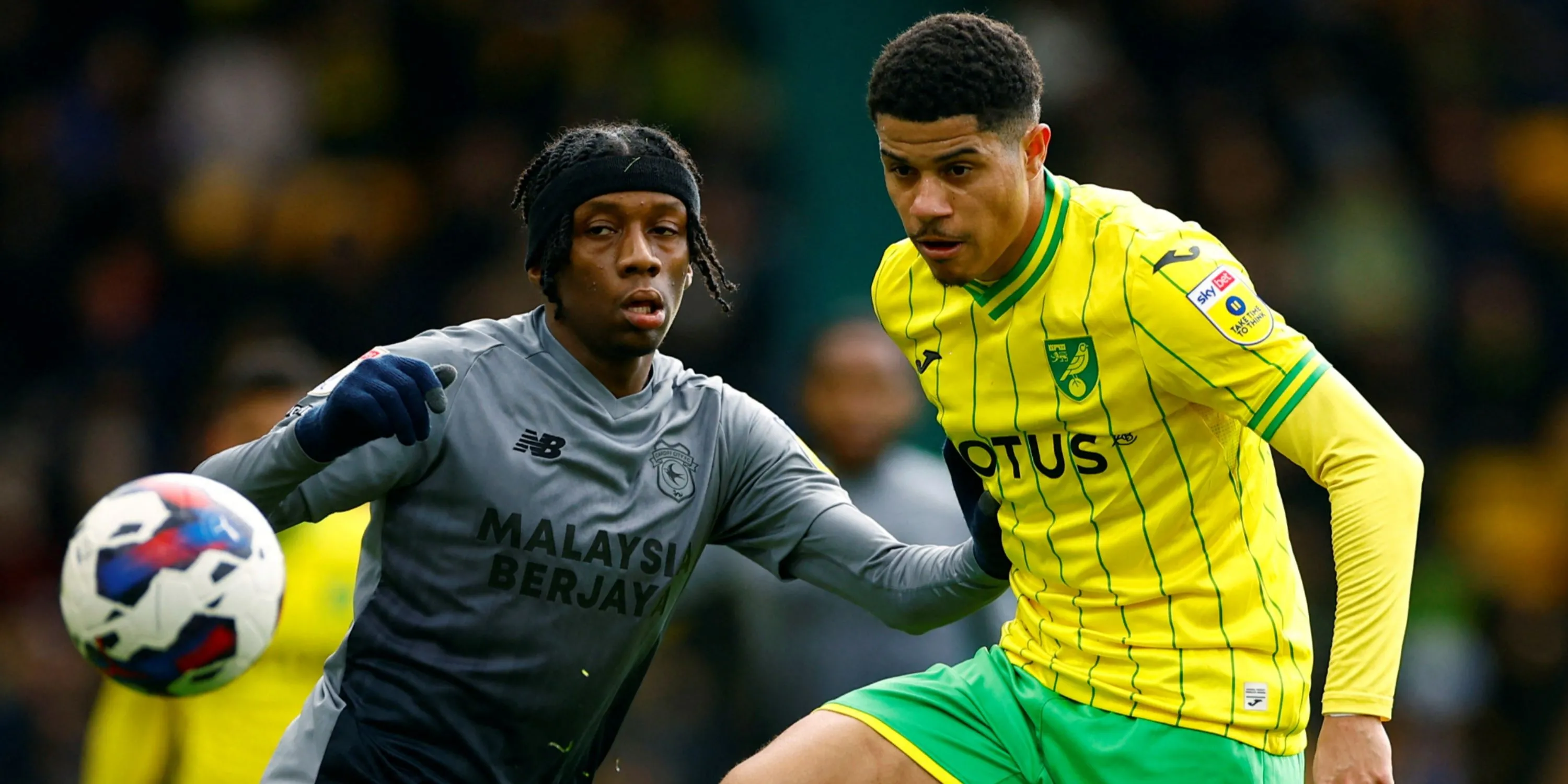 Tiền vệ Gabriel Sara khi còn khoác áo Norwich City tại Championship, cầu thủ được Leeds United quan tâm