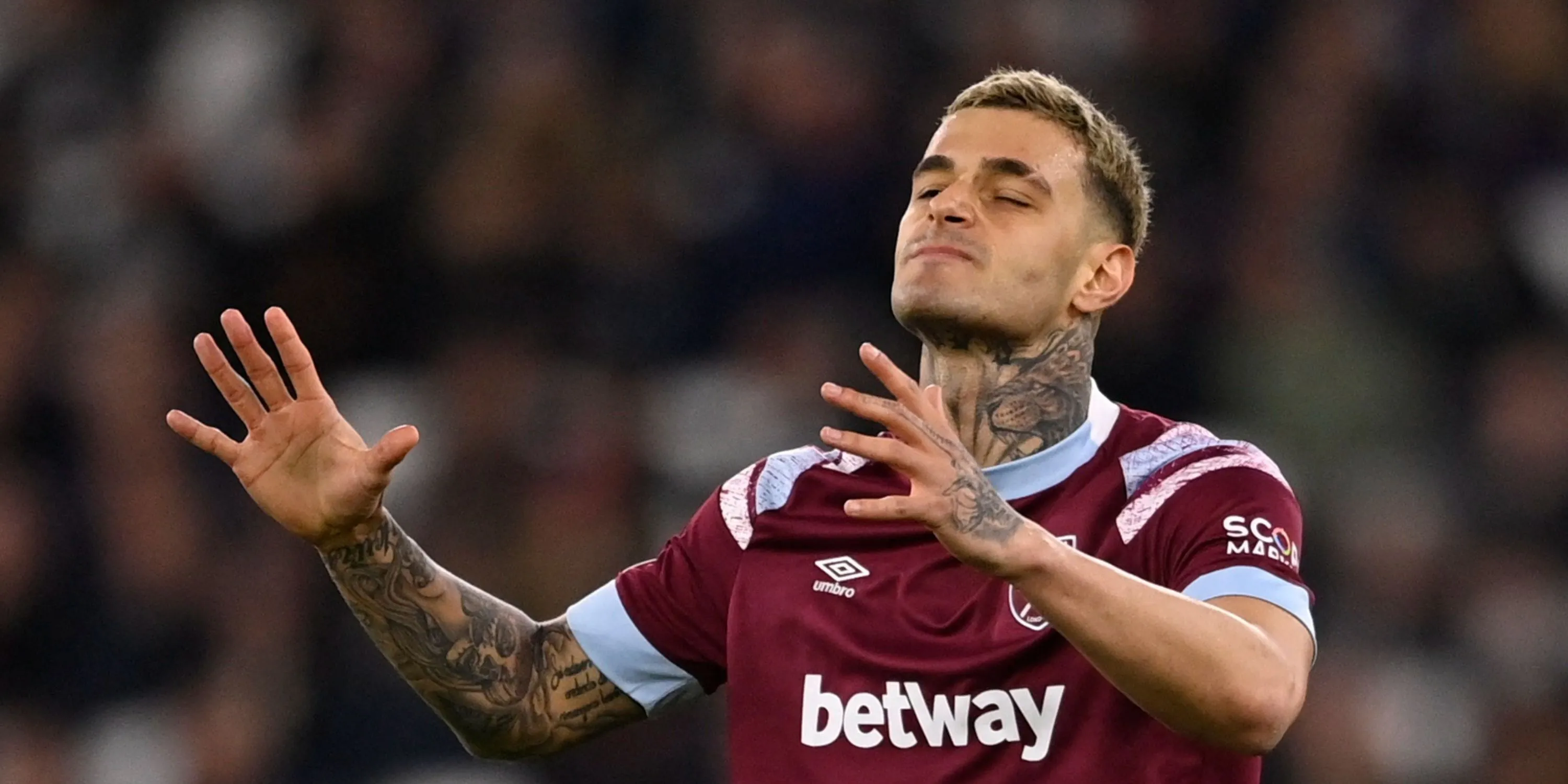 Gianluca Scamacca trong màu áo West Ham — bản hợp đồng 2022 bị đánh giá thất bại