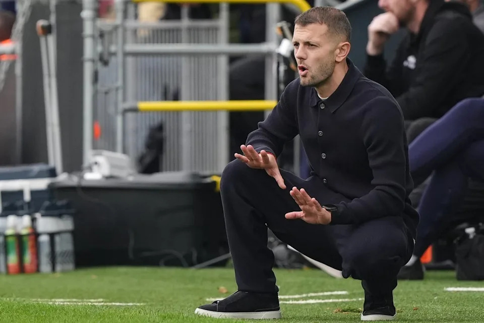 Jack Wilshere Khởi Đầu Sự Nghiệp Huấn Luyện Tại Luton Town