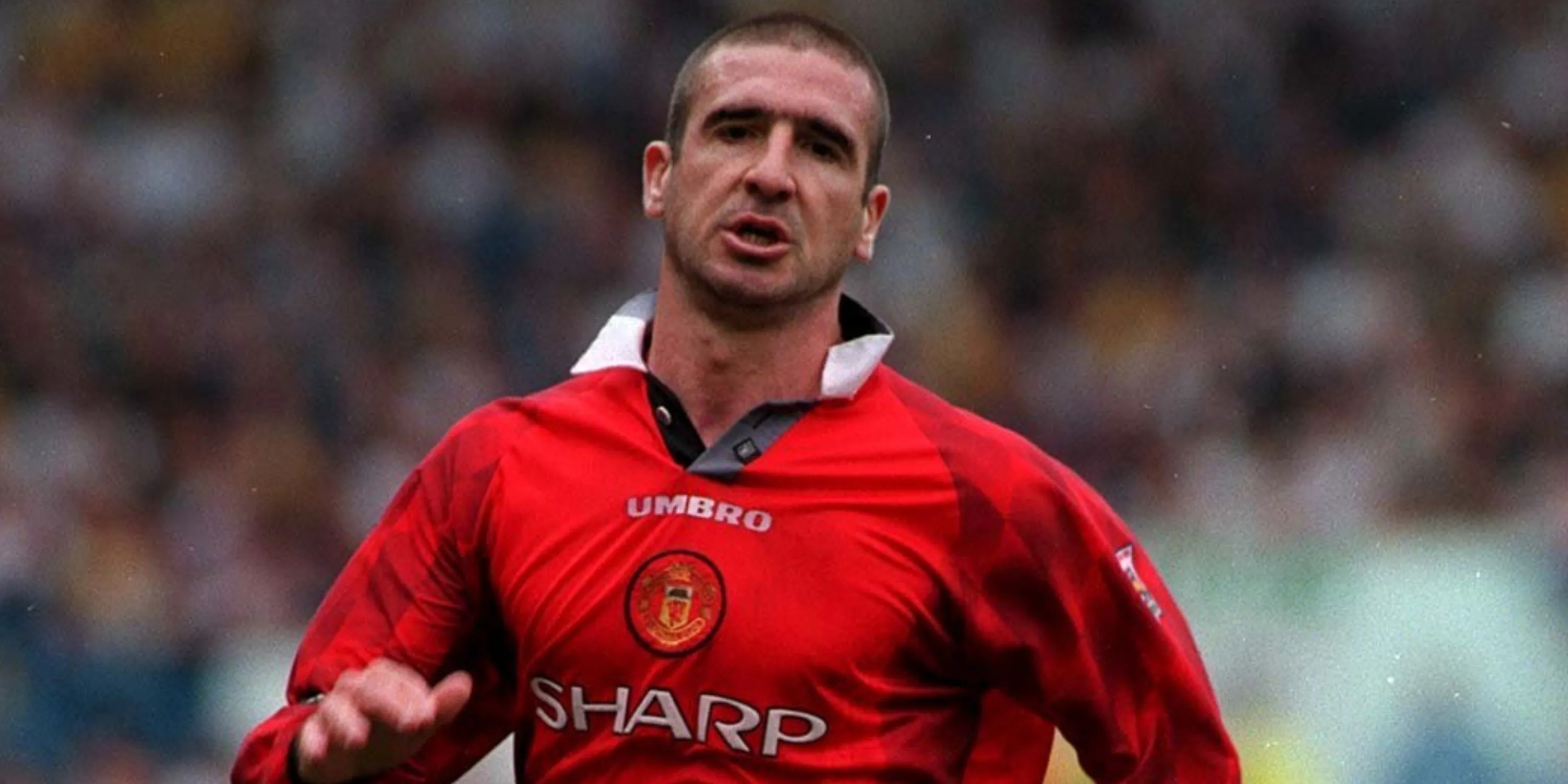 Eric Cantona trong màu áo Manchester United năm 1996