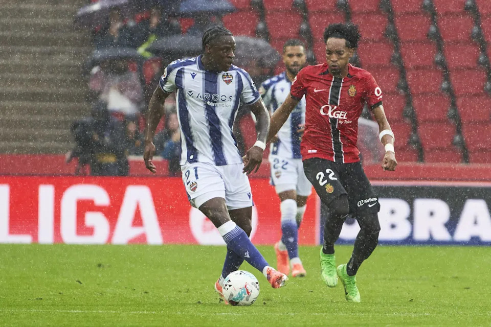 Etta Eyong Chọn Barcelona Trước Sự Quan Tâm Của Real Madrid