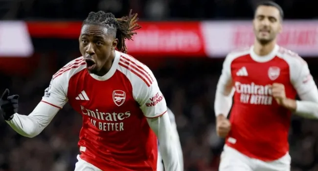 Eze chơi bùng nổ với lối chơi toàn diện