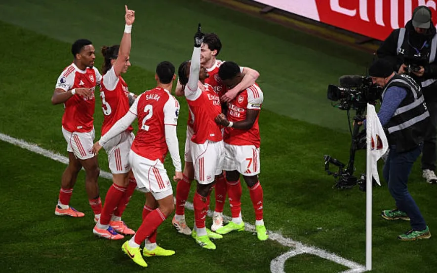 Eze thể hiện màn trình diễn tuyệt vời với hat-trick trước Tottenham.