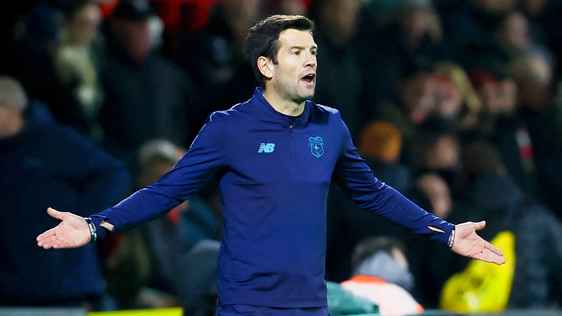 Huấn luyện viên Barry-Murphy đang dẫn dắt Cardiff City trên con đường phục hưng tại League One