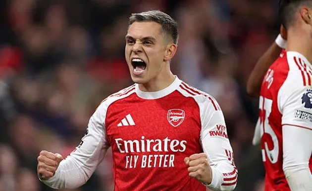 Leandro Trossard mang đến màn trình diễn mãn nhãn ở Derby Bắc London