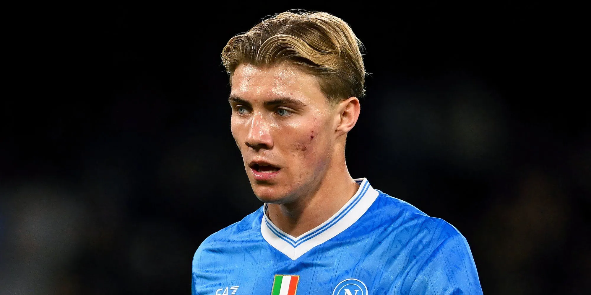 Rasmus Hojlund chờ đợi một cơ hội để tìm lại phong độ tại Napoli