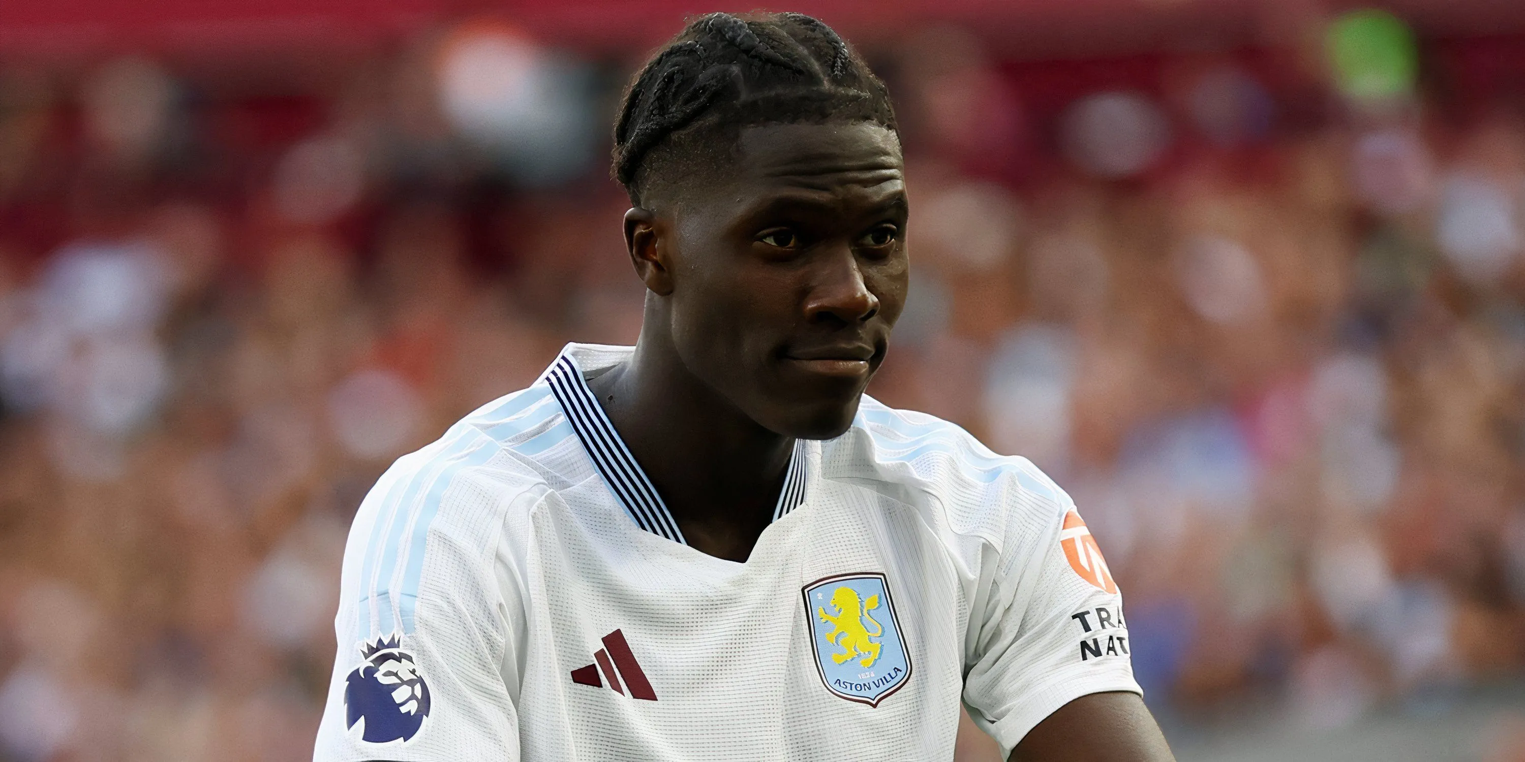 Tiền vệ Aston Villa Amadou Onana ăn mừng bàn thắng