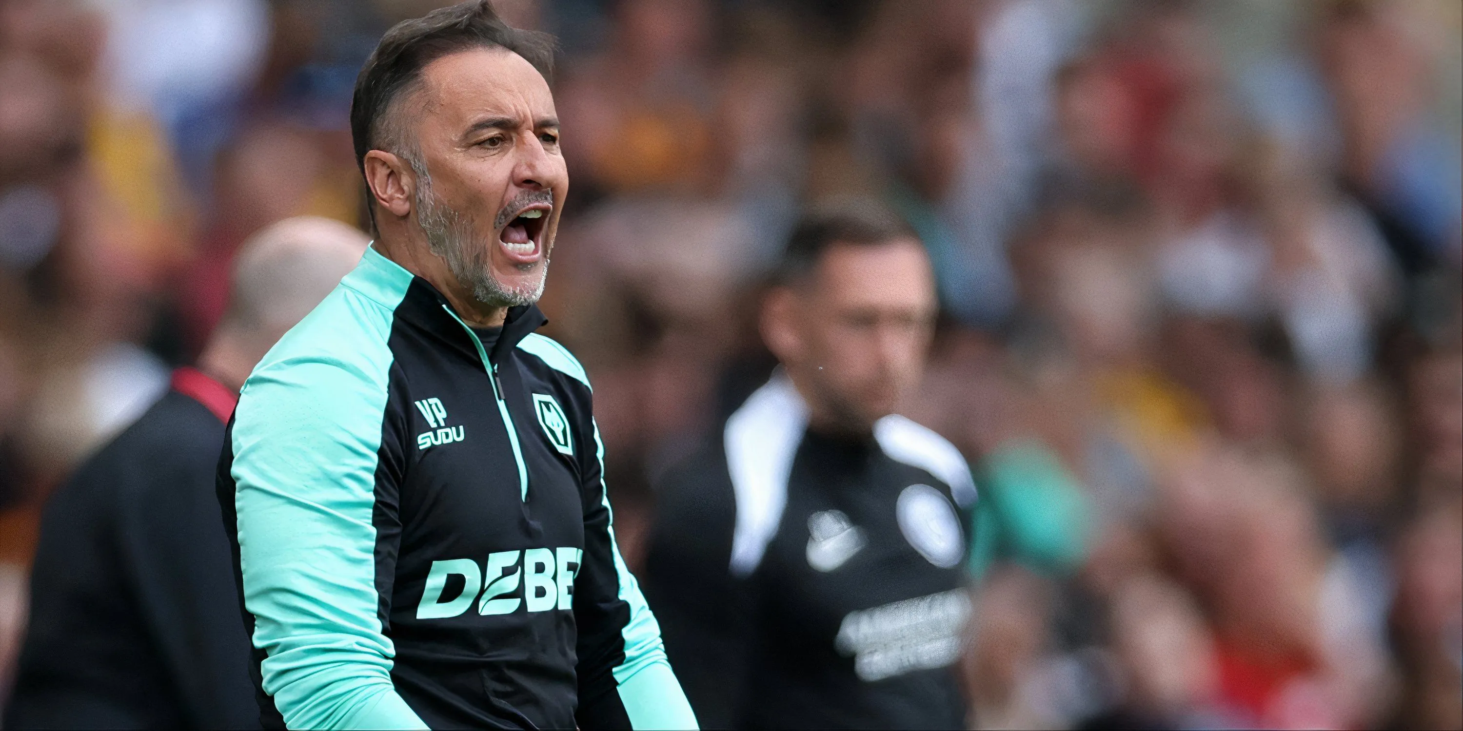 Vitor Pereira trong trang phục huấn luyện viên Wolves