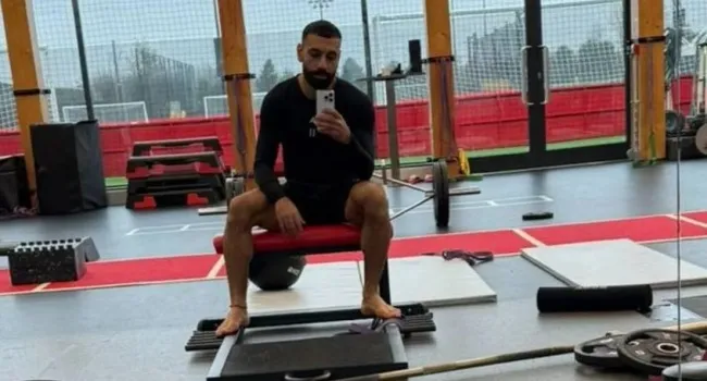 Salah đăng tải hình ảnh trong phòng gym.